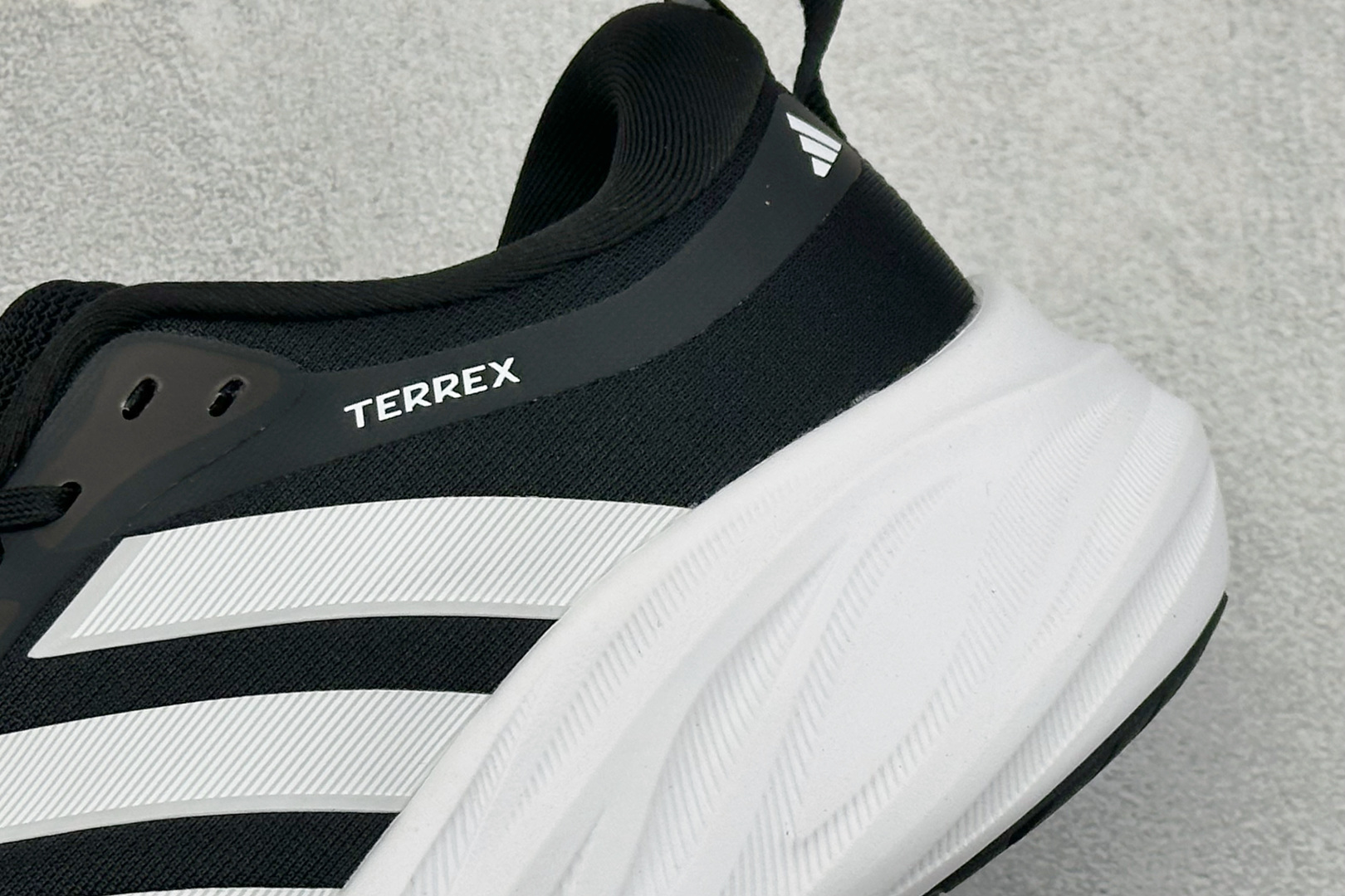 Adidas TERREX 2.0 复古耐磨轻便户外运动休闲跑鞋货号：D68991尺码：40-45编码：