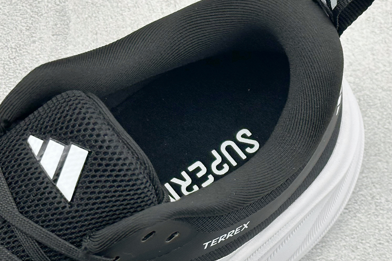 Adidas TERREX 2.0 复古耐磨轻便户外运动休闲跑鞋货号：D68991尺码：40-45编码：