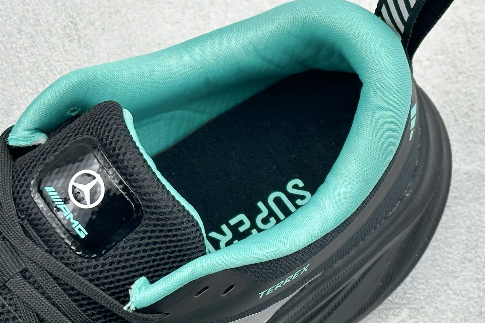 Adidas TERREX 2.0 复古耐磨轻便户外运动休闲跑鞋货号：D68998尺码：40-45编码：