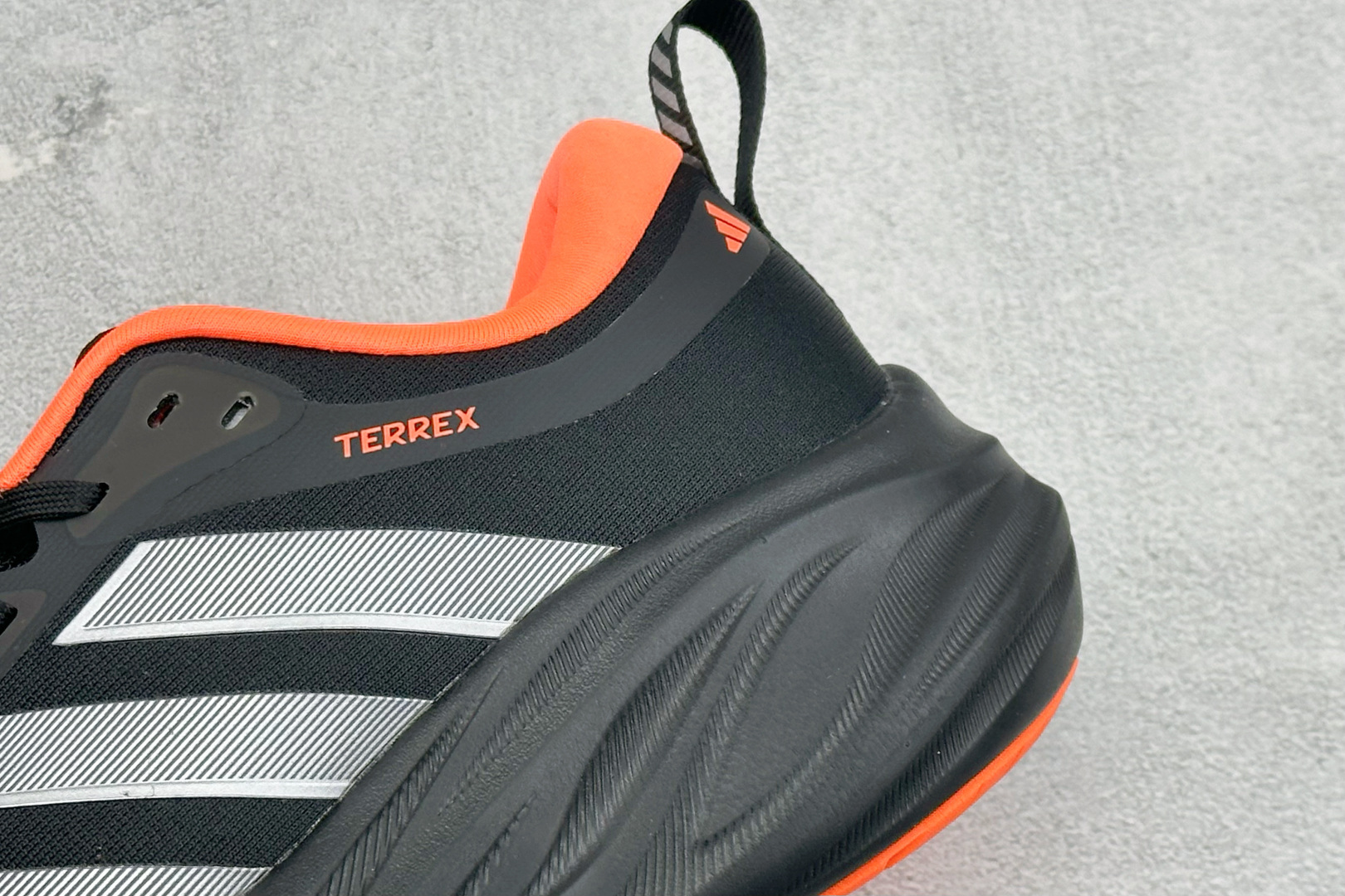 Adidas TERREX 2.0 复古耐磨轻便户外运动休闲跑鞋货号：D68997尺码：40-45编码：