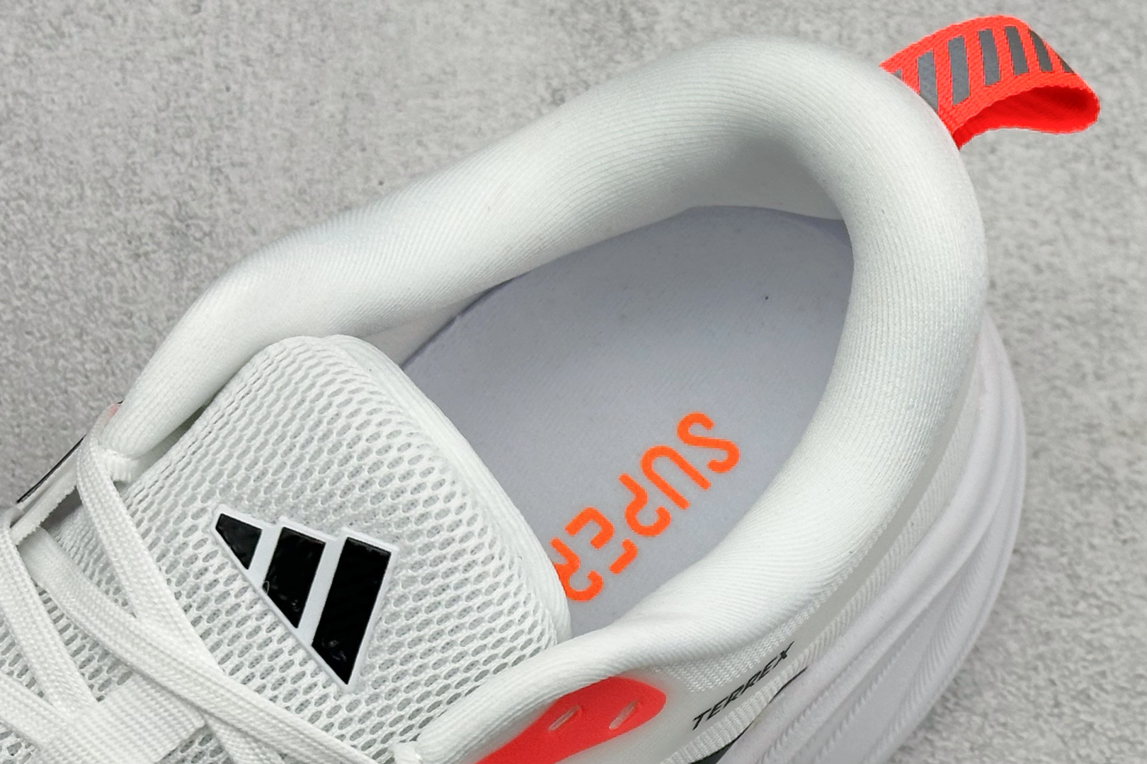 Adidas TERREX 2.0 复古耐磨轻便户外运动休闲跑鞋货号：D68995尺码：40-45编码：