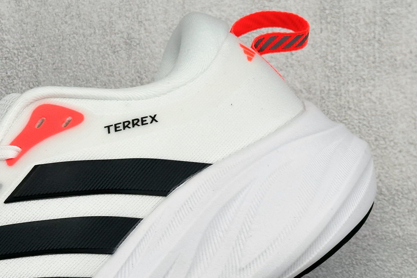 Adidas TERREX 2.0 复古耐磨轻便户外运动休闲跑鞋货号：D68995尺码：40-45编码：