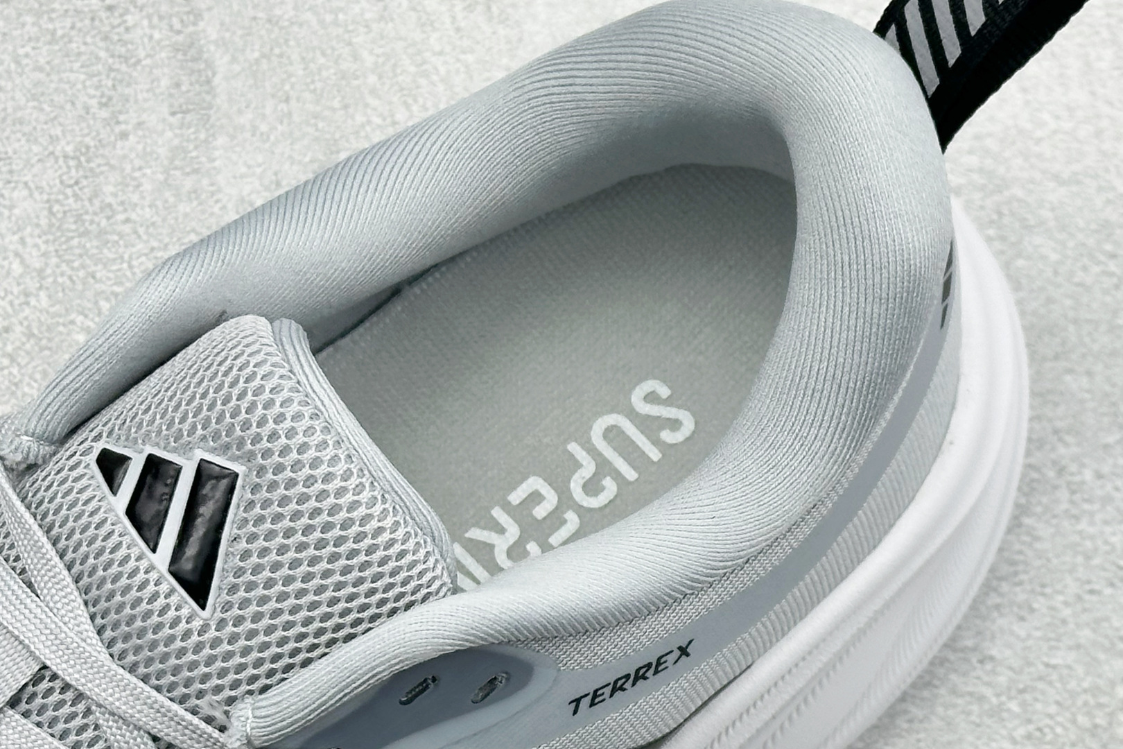 Adidas TERREX 2.0 复古耐磨轻便户外运动休闲跑鞋货号：D68994尺码：40-45编码：