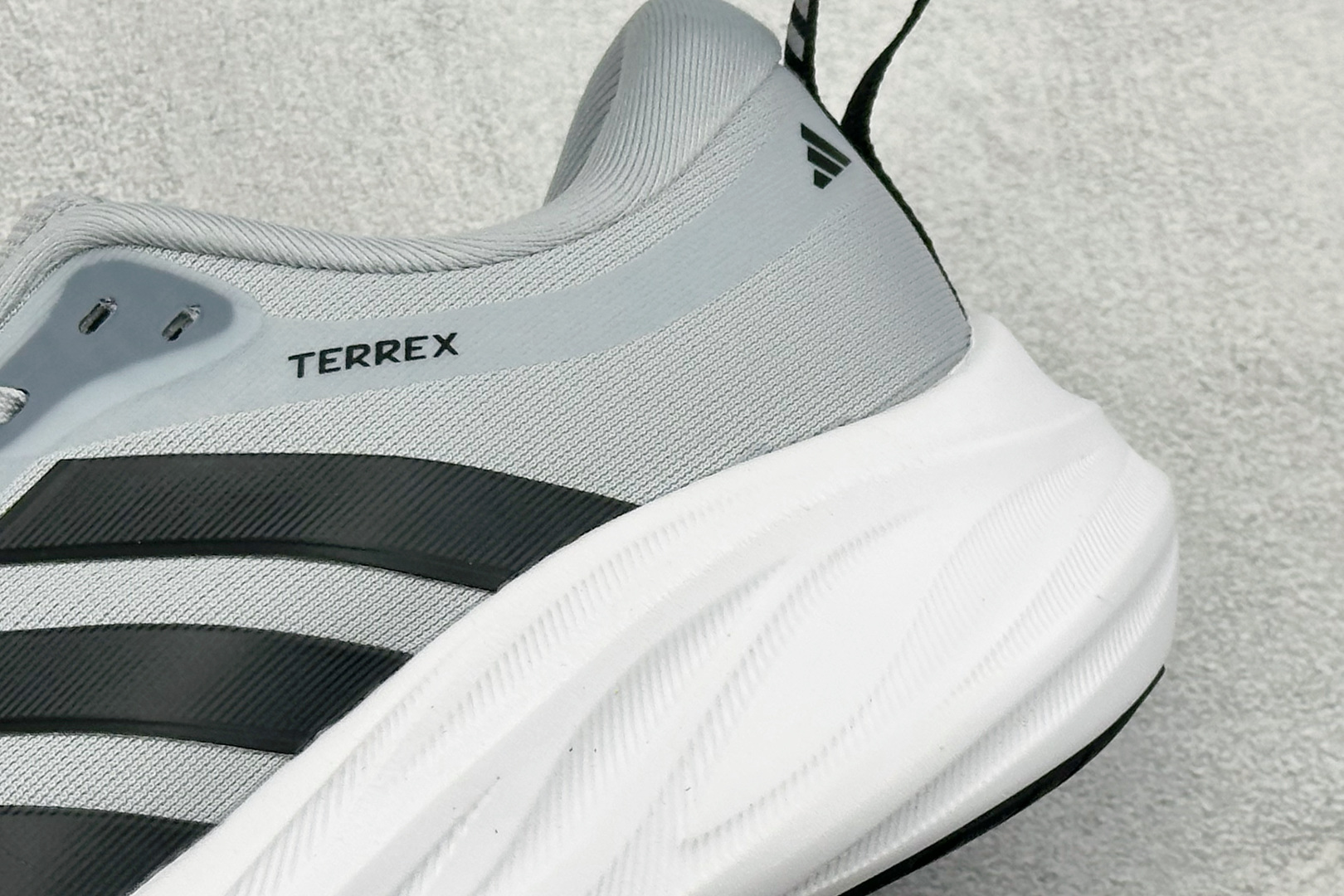 Adidas TERREX 2.0 复古耐磨轻便户外运动休闲跑鞋货号：D68994尺码：40-45编码：