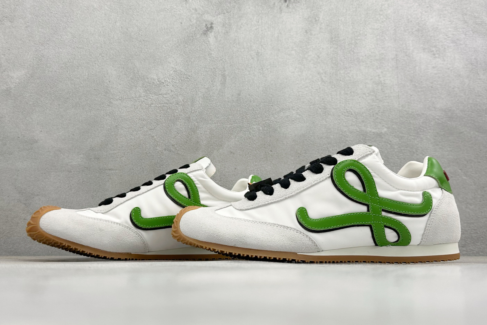 罗意威Loewe Ballet Runner 2.0 Sneakers 芭蕾舞2.0系列阿甘复古风德训薄