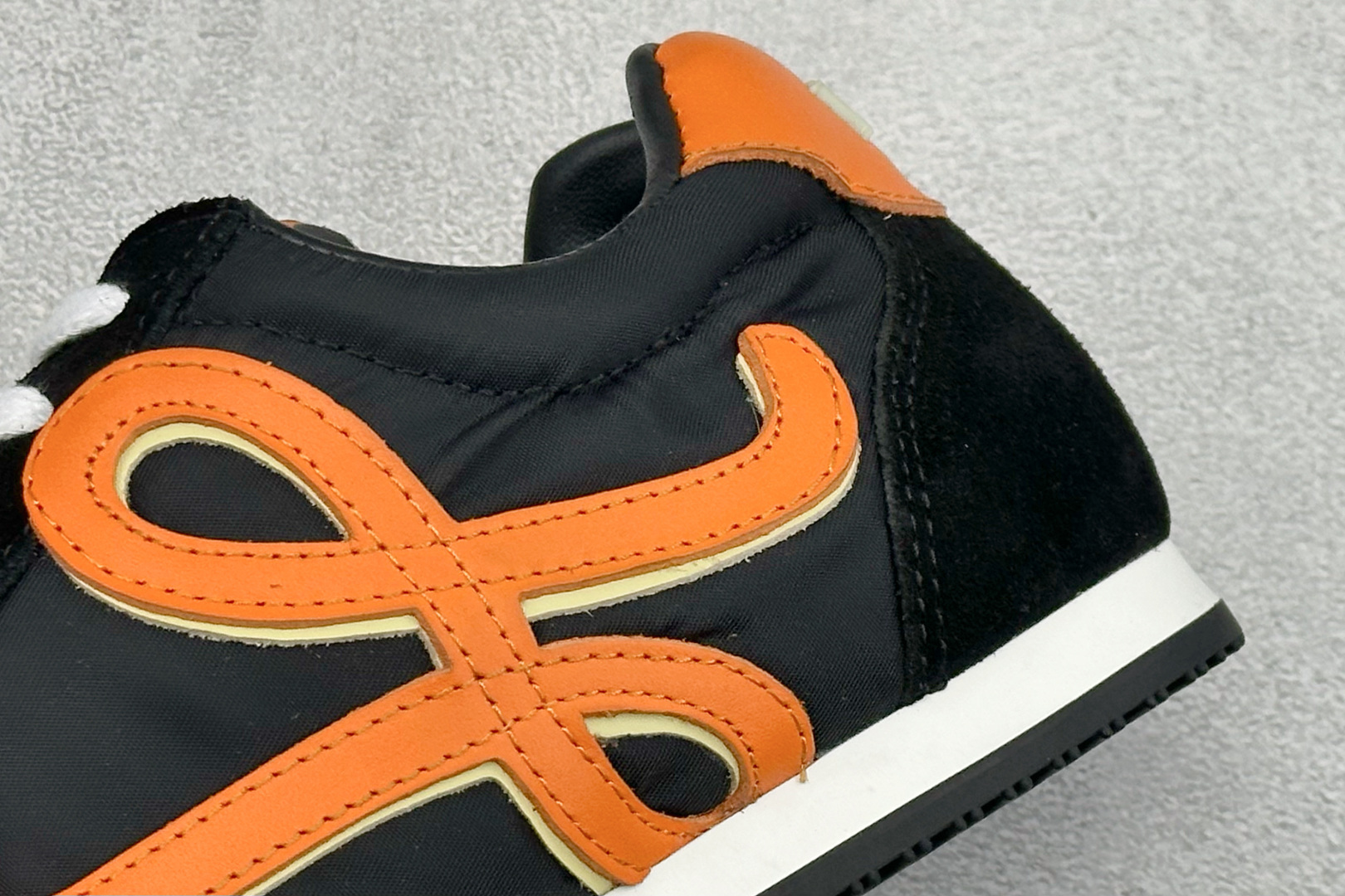 罗意威Loewe Ballet Runner 2.0 Sneakers 芭蕾舞2.0系列阿甘复古风德训薄