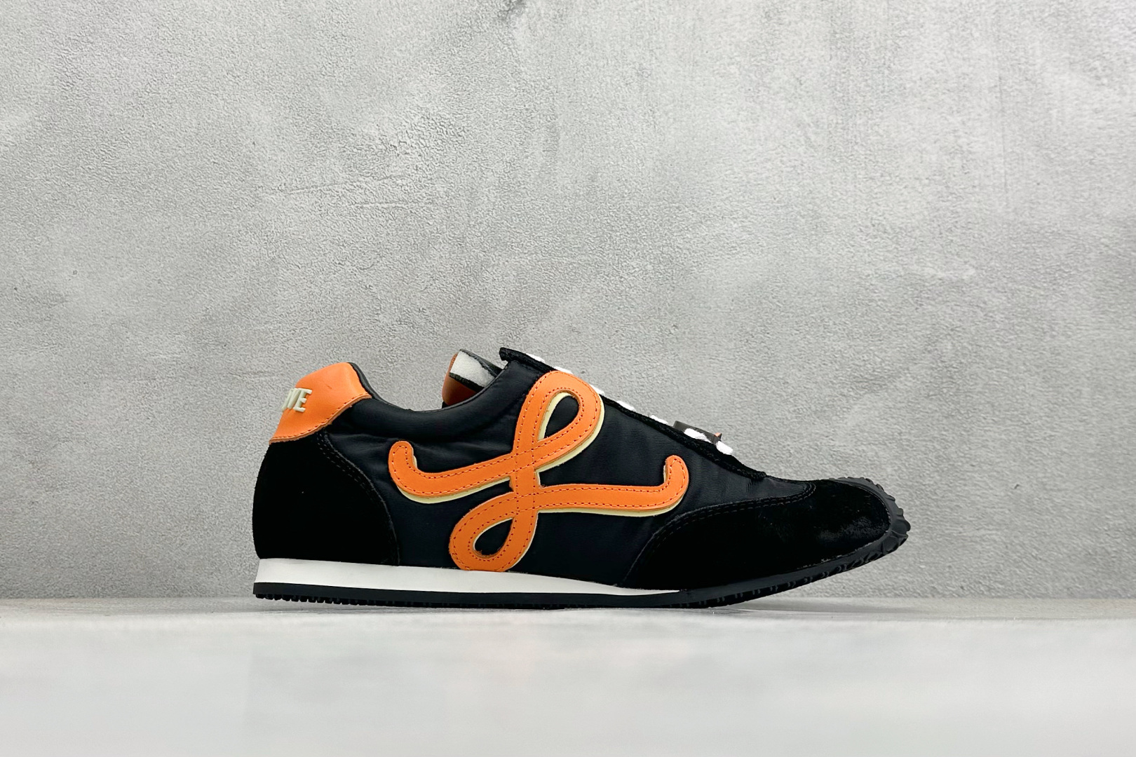罗意威Loewe Ballet Runner 2.0 Sneakers 芭蕾舞2.0系列阿甘复古风德训薄