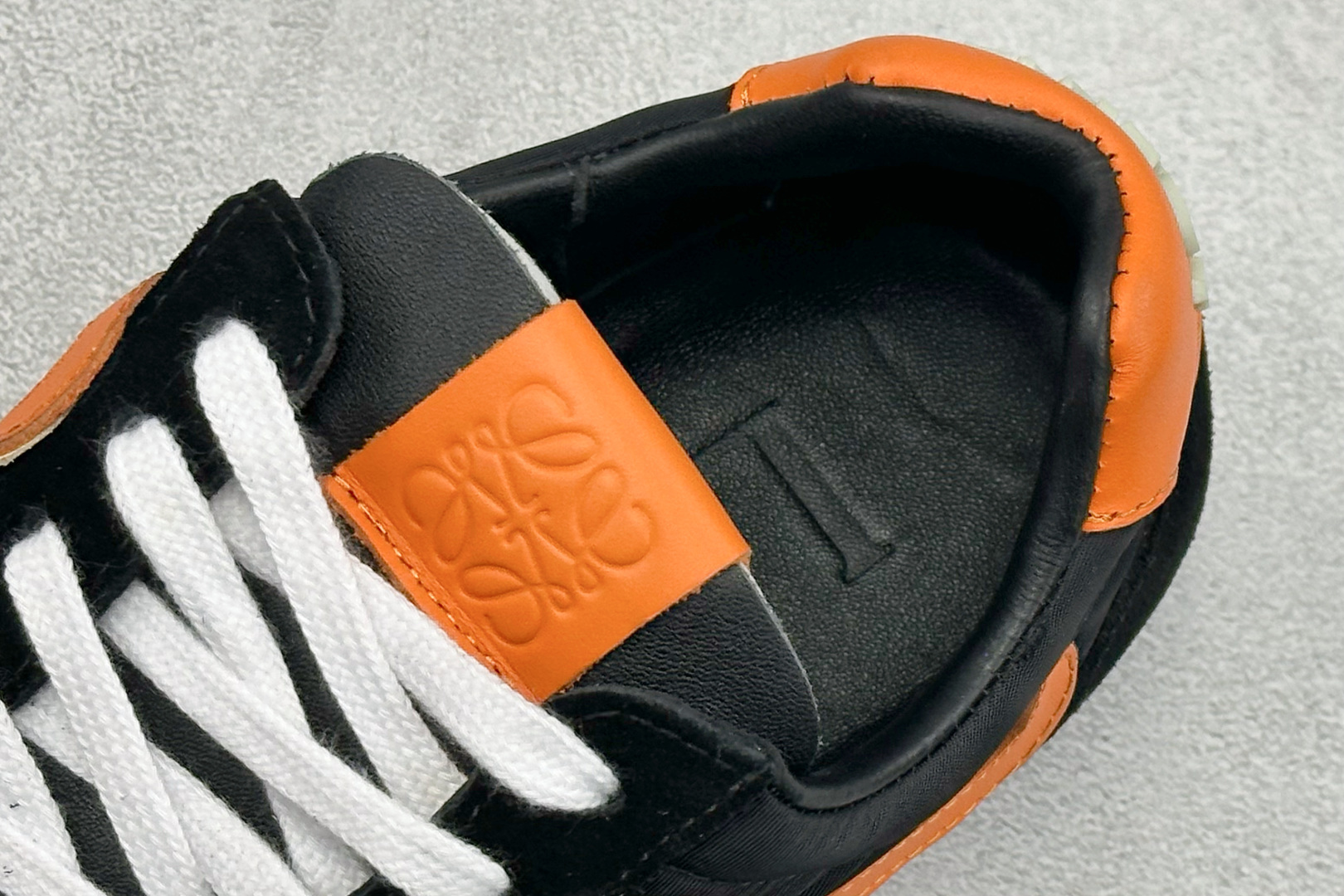 罗意威Loewe Ballet Runner 2.0 Sneakers 芭蕾舞2.0系列阿甘复古风德训薄