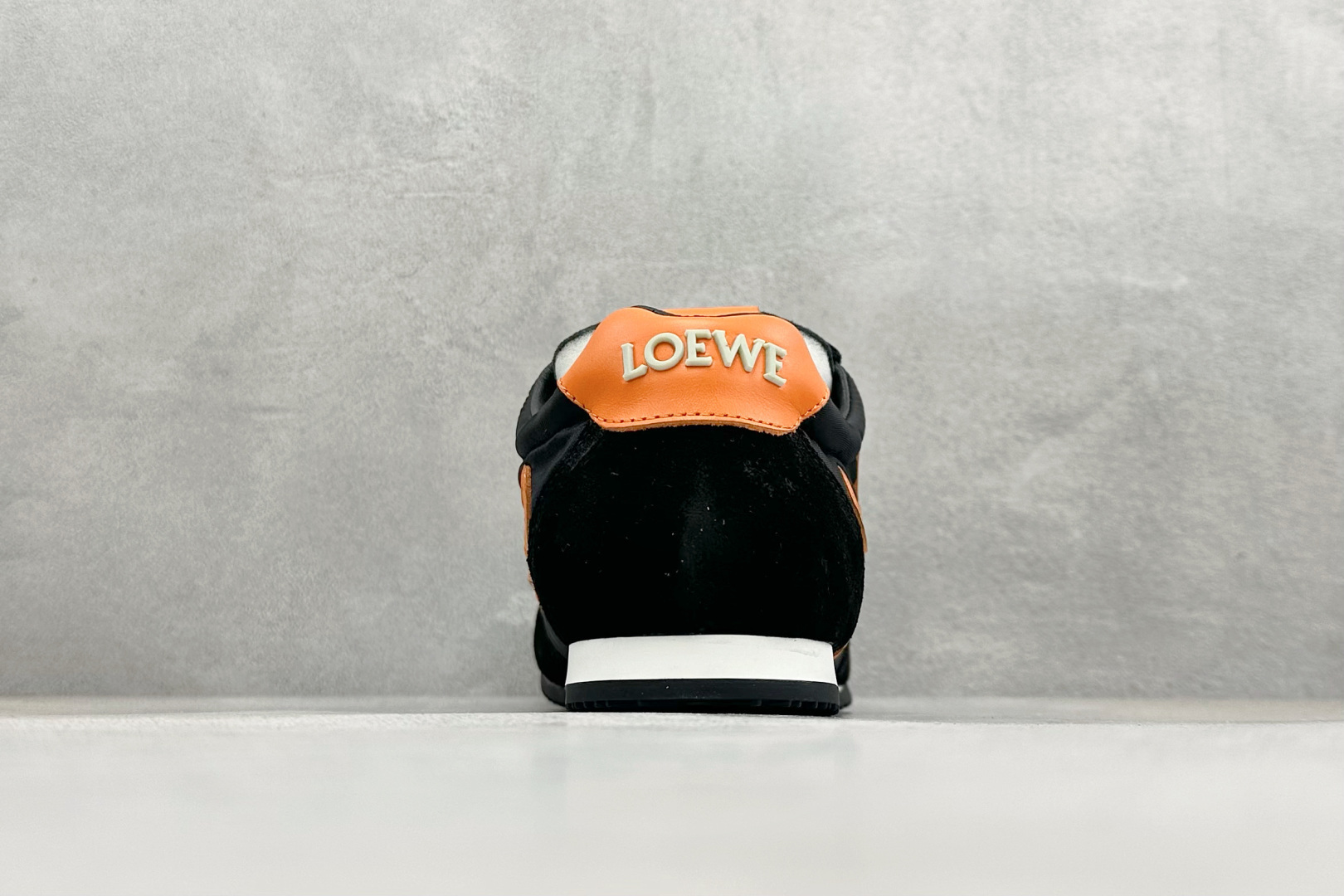 罗意威Loewe Ballet Runner 2.0 Sneakers 芭蕾舞2.0系列阿甘复古风德训薄