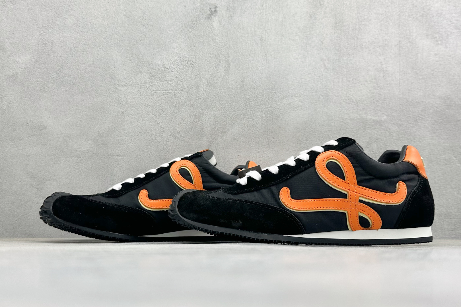 罗意威Loewe Ballet Runner 2.0 Sneakers 芭蕾舞2.0系列阿甘复古风德训薄