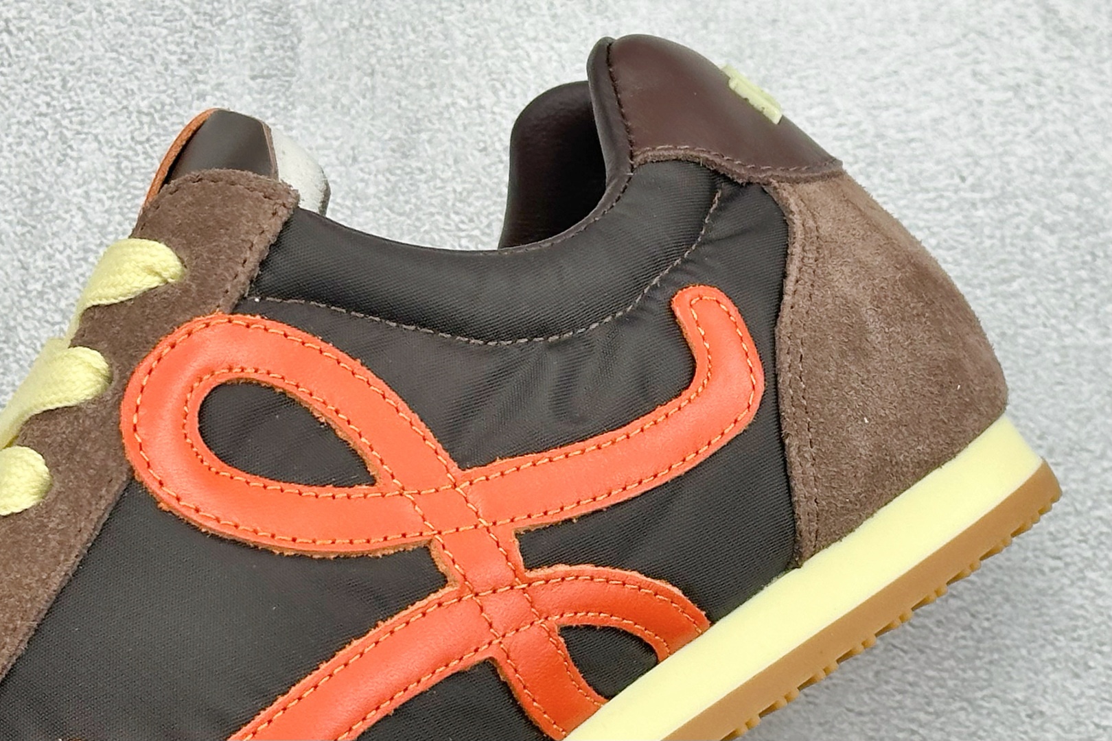 罗意威Loewe Ballet Runner 2.0 Sneakers 芭蕾舞2.0系列阿甘复古风德训薄