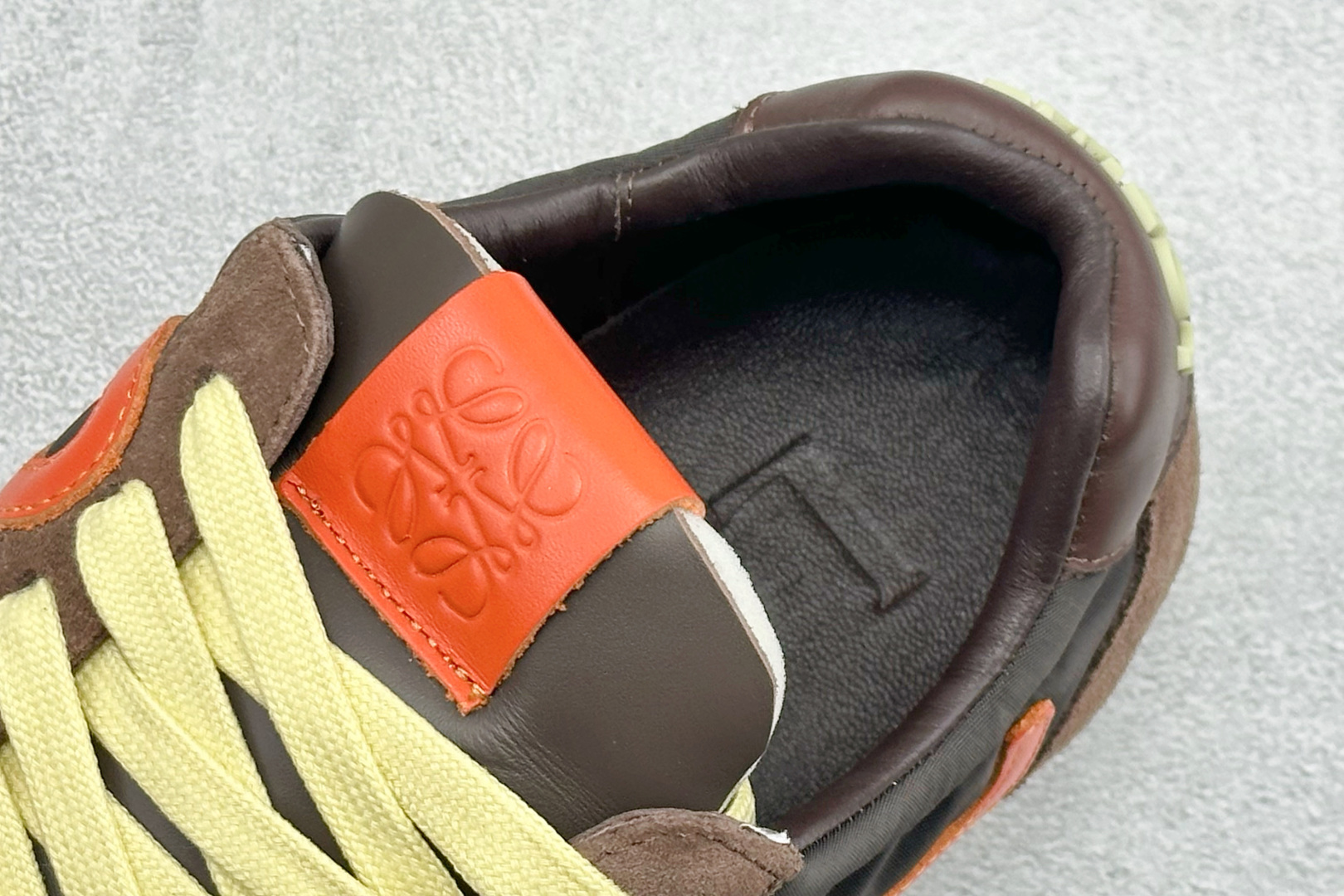 罗意威Loewe Ballet Runner 2.0 Sneakers 芭蕾舞2.0系列阿甘复古风德训薄