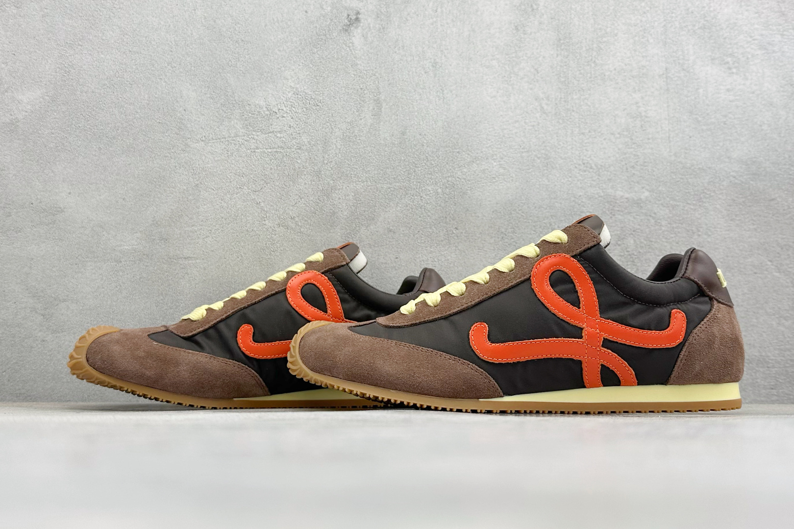 罗意威Loewe Ballet Runner 2.0 Sneakers 芭蕾舞2.0系列阿甘复古风德训薄