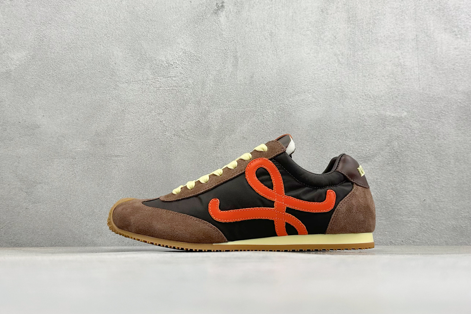 罗意威Loewe Ballet Runner 2.0 Sneakers 芭蕾舞2.0系列阿甘复古风德训薄