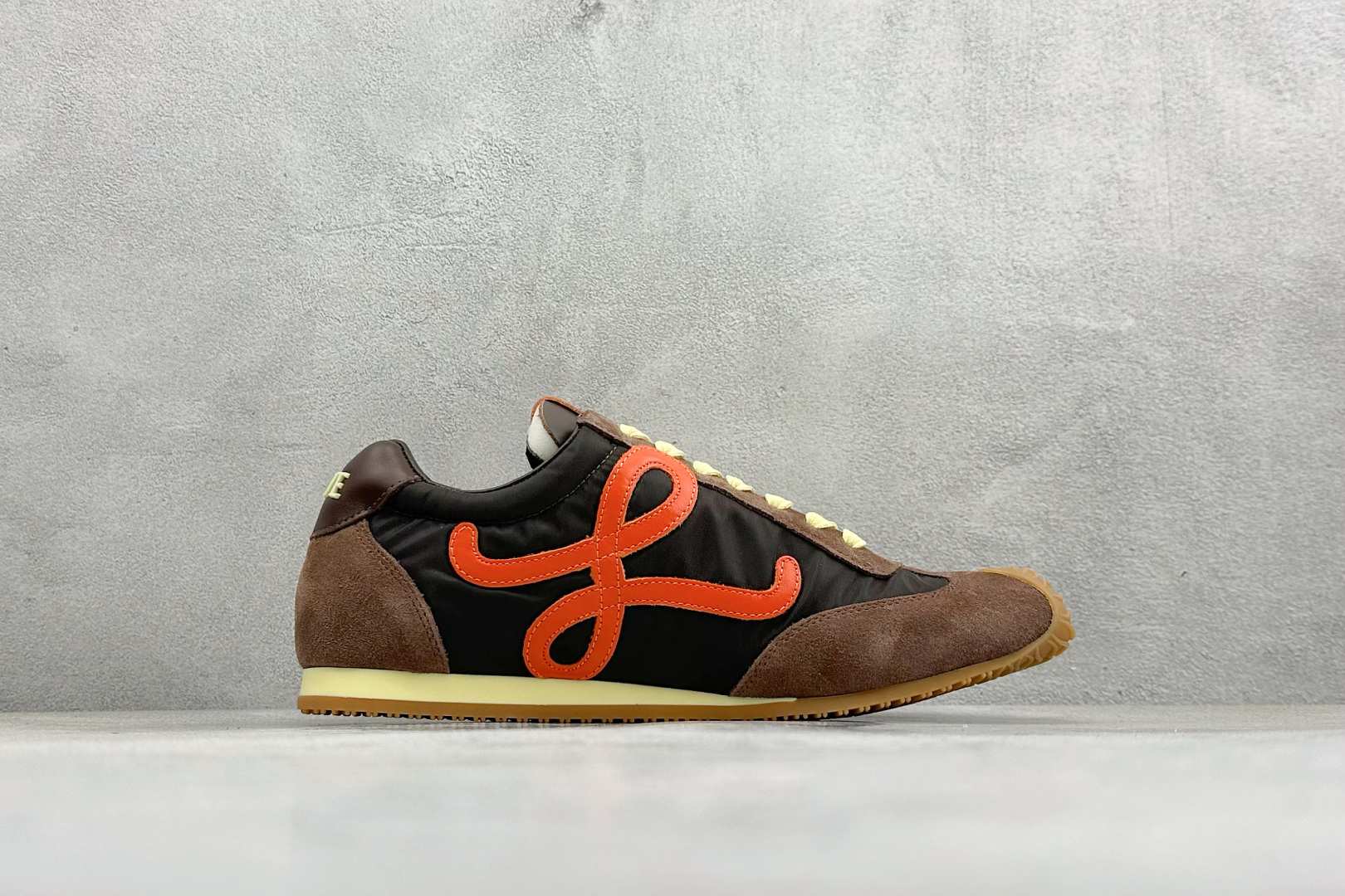罗意威Loewe Ballet Runner 2.0 Sneakers 芭蕾舞2.0系列阿甘复古风德训薄
