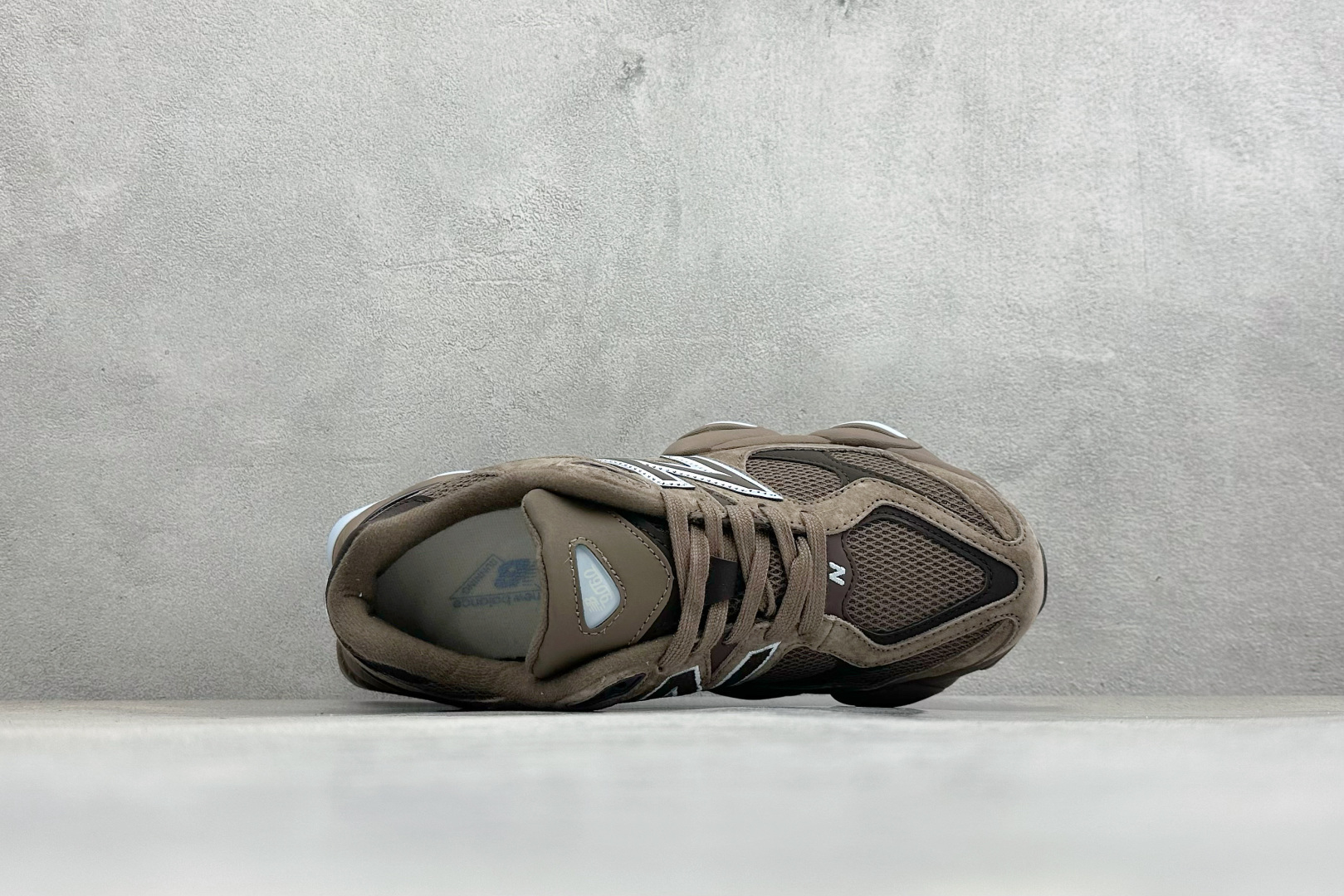New Balance 9060系列 新百伦 复古休闲运动慢跑鞋 鞋面大身由空间双格及磨砂鞋面拼接而生 
