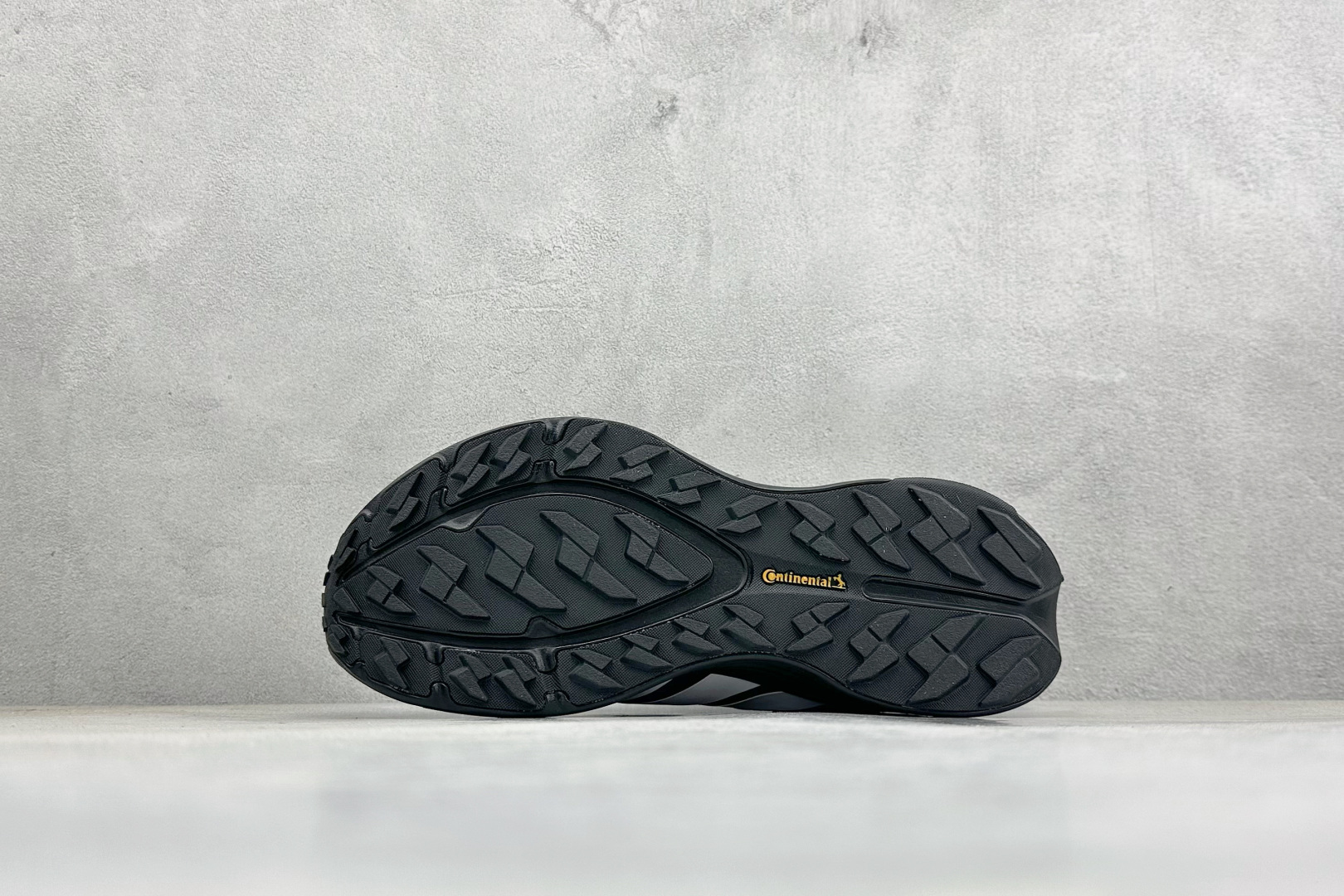 Adidas FREE HIKER LT 舒适贴合 防滑回弹 登山徒步跑鞋 货号：KK1885尺码：40