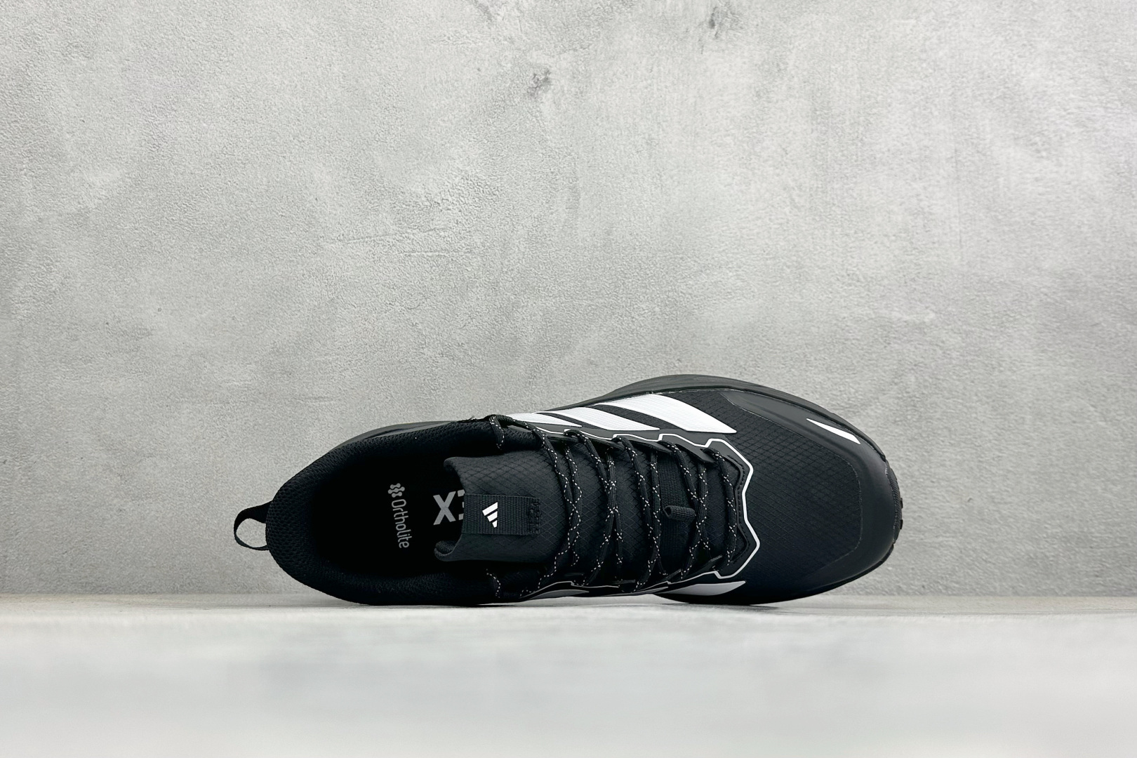 Adidas FREE HIKER LT 舒适贴合 防滑回弹 登山徒步跑鞋 货号：KK1885尺码：40