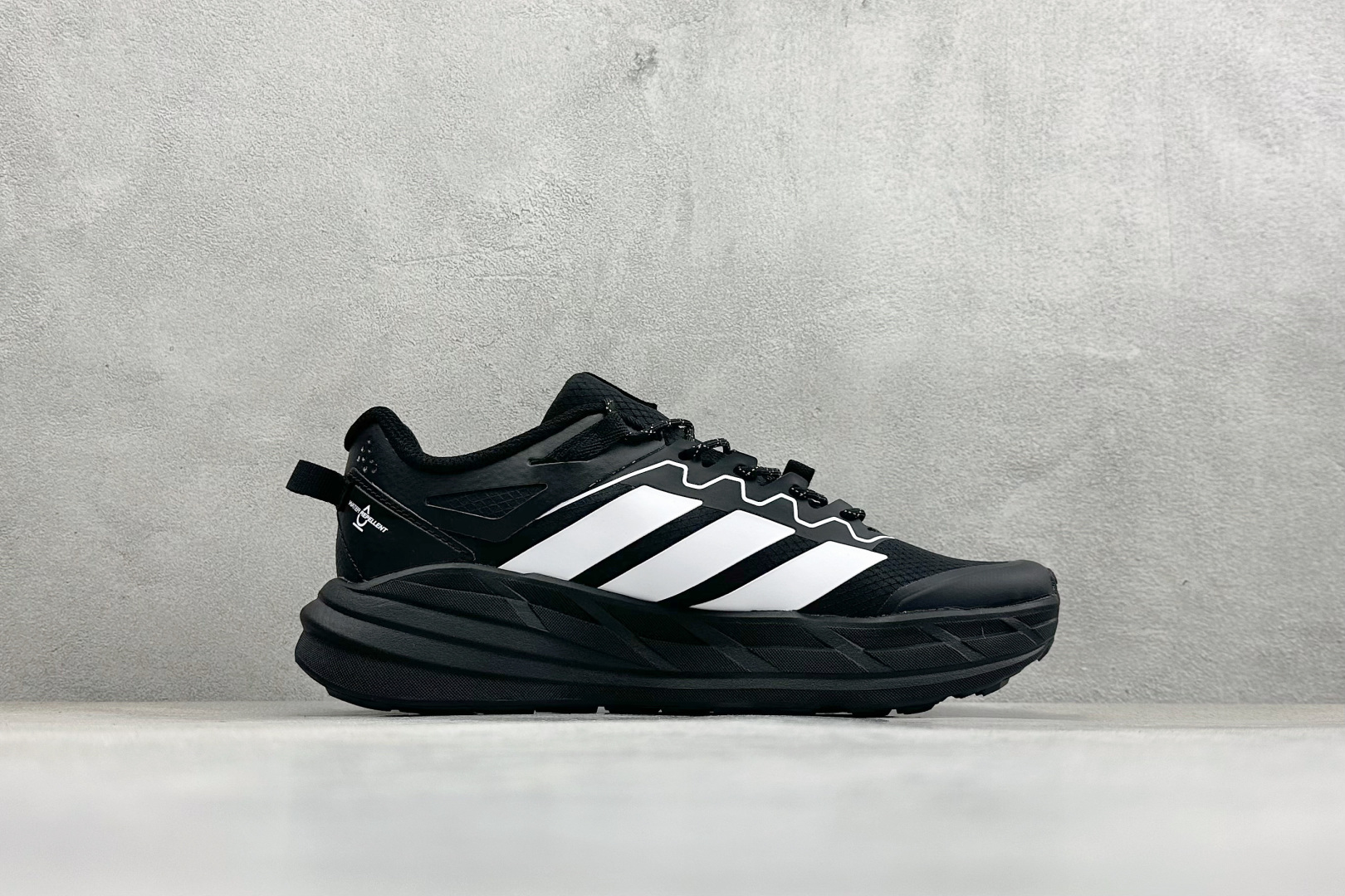 Adidas FREE HIKER LT 舒适贴合 防滑回弹 登山徒步跑鞋 货号：KK1885尺码：40