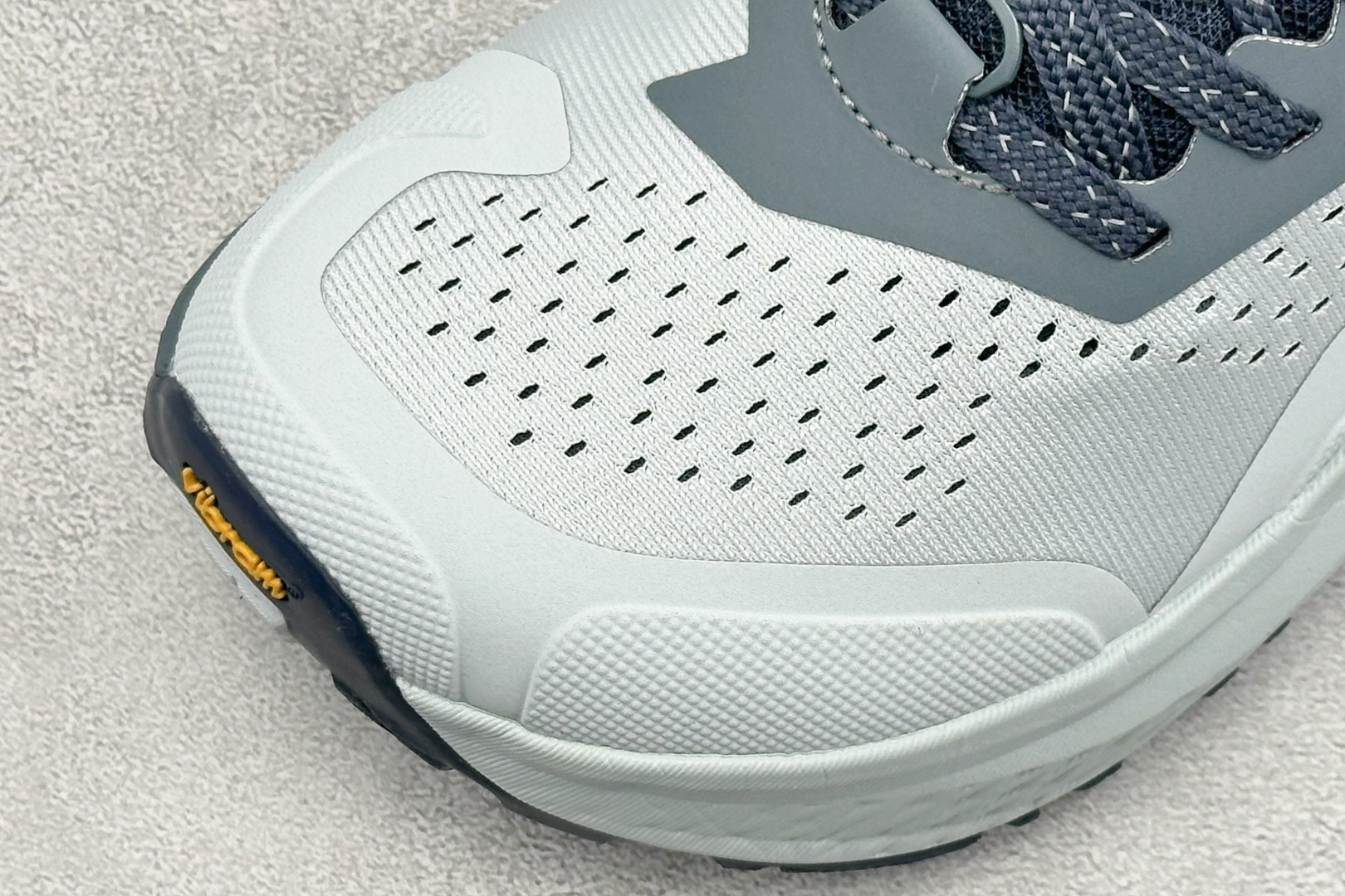 Altra OLYMPUS 6 奥创奥林匹斯六代舒适百搭防滑耐磨低帮户外跑步鞋 2009年，长跑精英运动