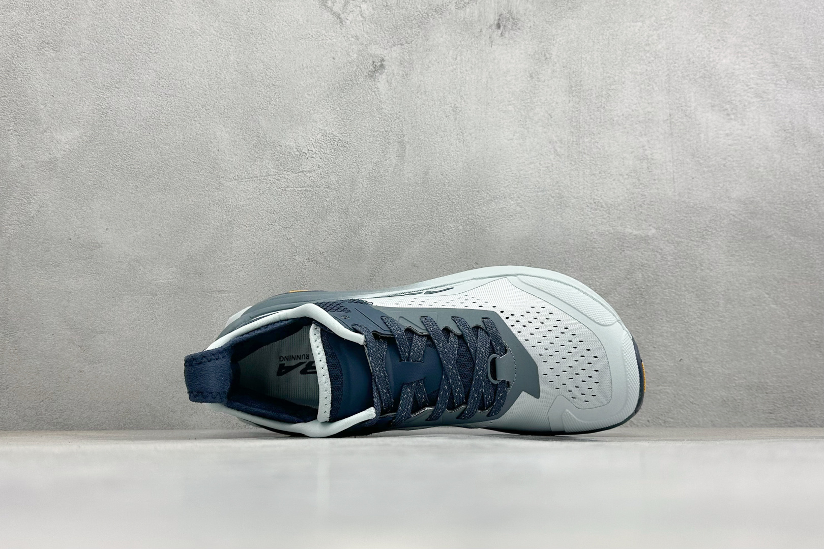 Altra OLYMPUS 6 奥创奥林匹斯六代舒适百搭防滑耐磨低帮户外跑步鞋 2009年，长跑精英运动