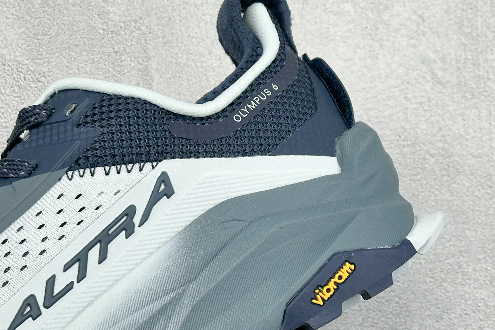 Altra OLYMPUS 6 奥创奥林匹斯六代舒适百搭防滑耐磨低帮户外跑步鞋 2009年，长跑精英运动