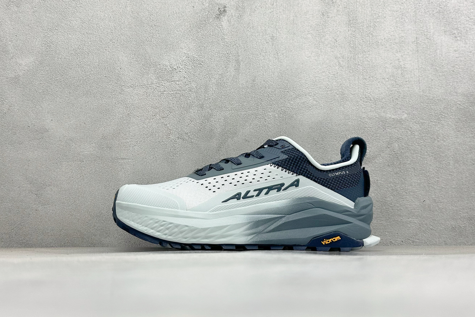 Altra OLYMPUS 6 奥创奥林匹斯六代舒适百搭防滑耐磨低帮户外跑步鞋 2009年，长跑精英运动