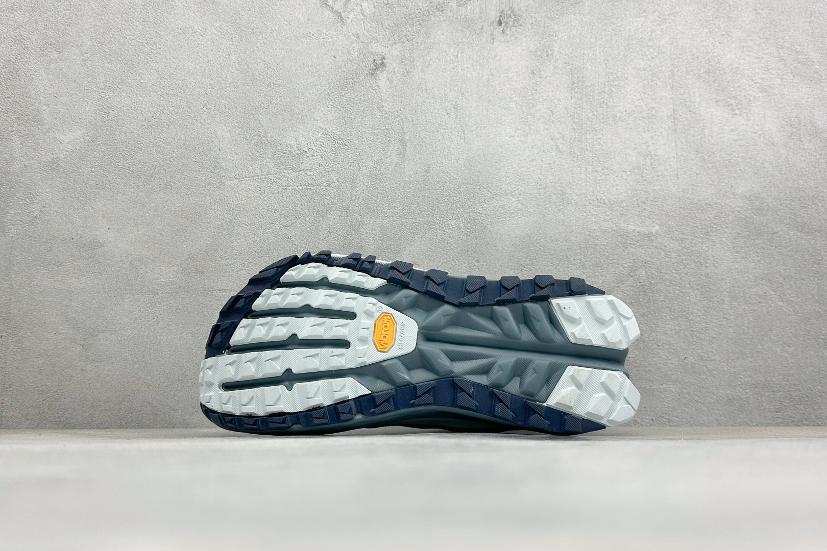 Altra OLYMPUS 6 奥创奥林匹斯六代舒适百搭防滑耐磨低帮户外跑步鞋 2009年，长跑精英运动