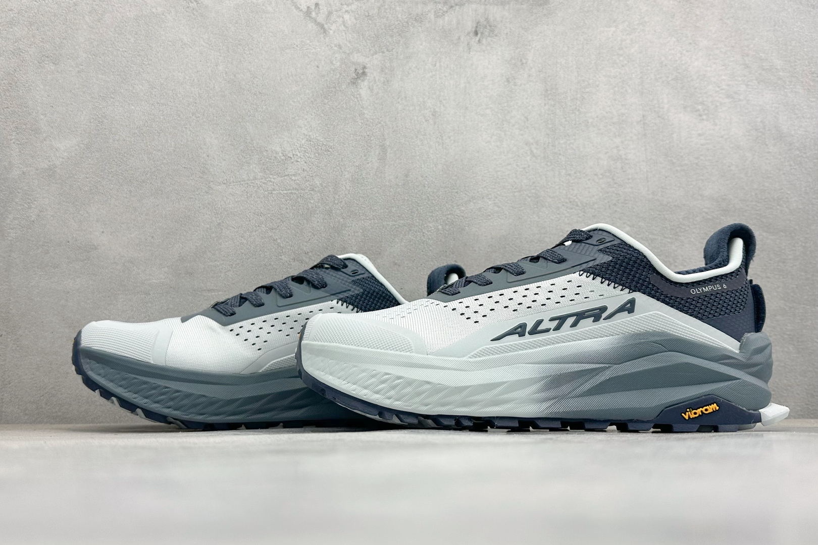 Altra OLYMPUS 6 奥创奥林匹斯六代舒适百搭防滑耐磨低帮户外跑步鞋 2009年，长跑精英运动