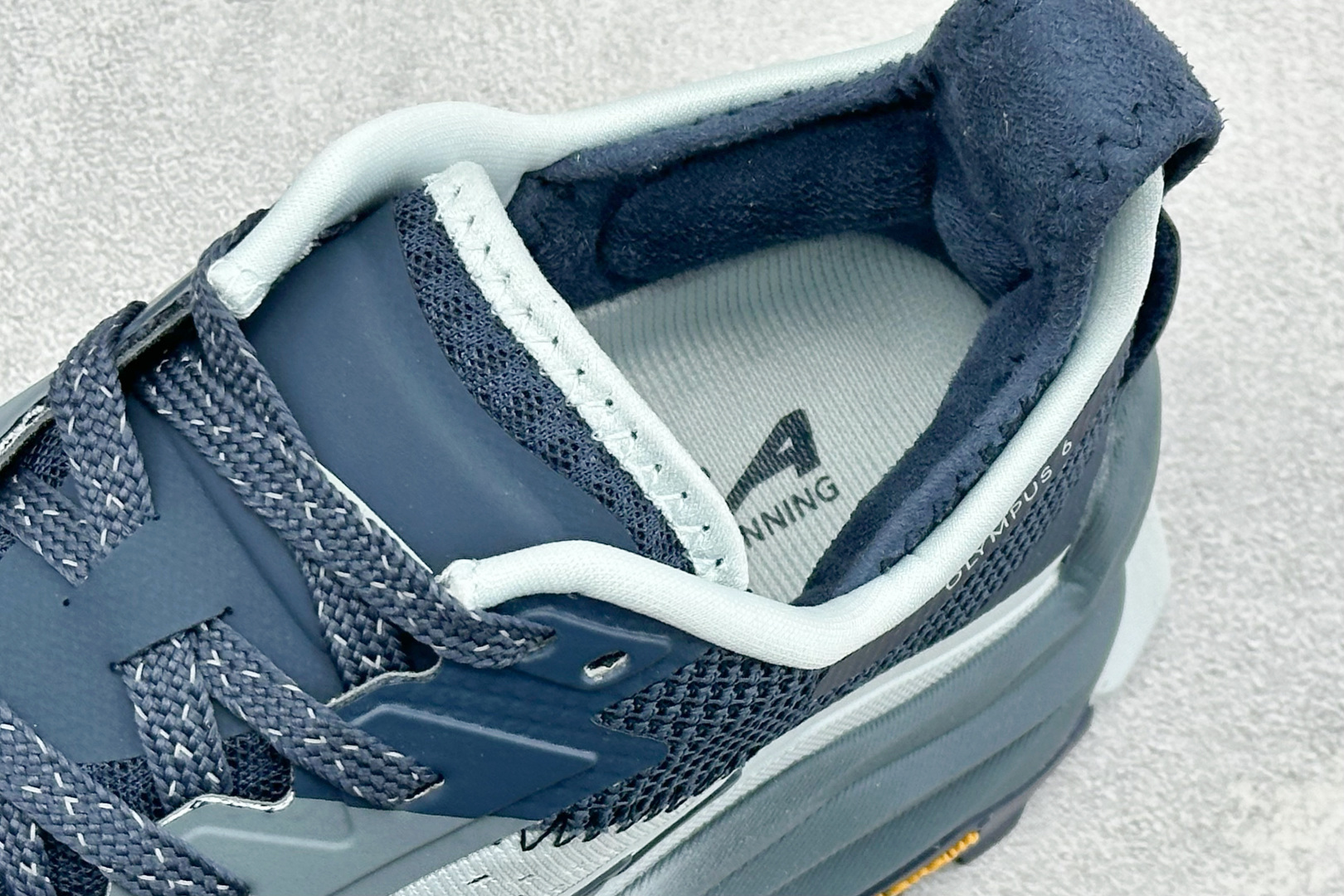 Altra OLYMPUS 6 奥创奥林匹斯六代舒适百搭防滑耐磨低帮户外跑步鞋 2009年，长跑精英运动