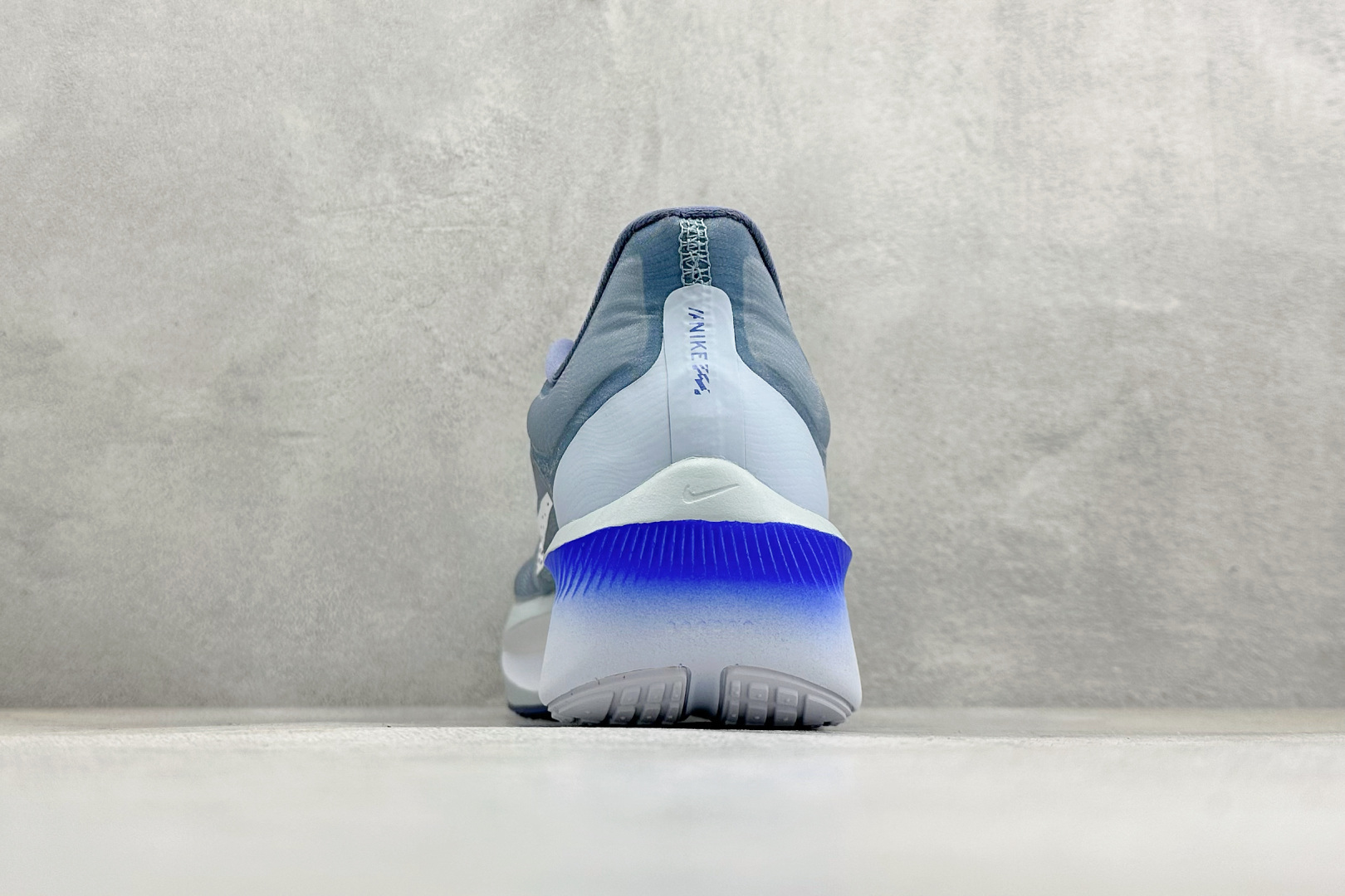 Nike ZoomX Invincible Run Flyknit FK6 轻量飞织低帮休闲运动慢跑鞋 