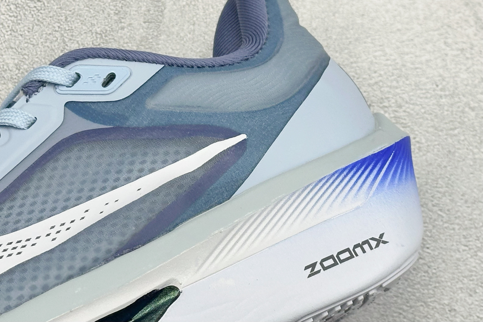 Nike ZoomX Invincible Run Flyknit FK6 轻量飞织低帮休闲运动慢跑鞋 