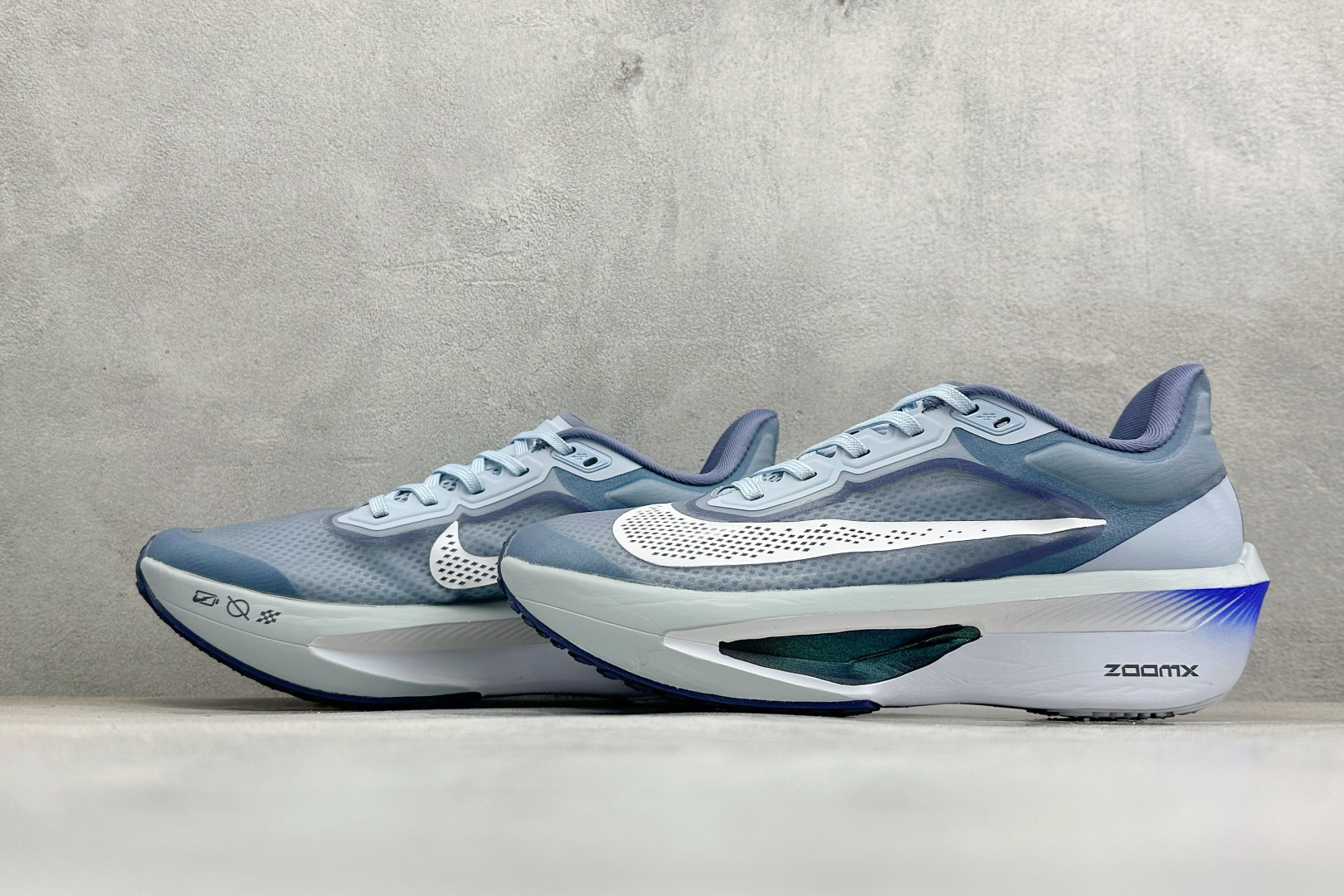 Nike ZoomX Invincible Run Flyknit FK6 轻量飞织低帮休闲运动慢跑鞋 