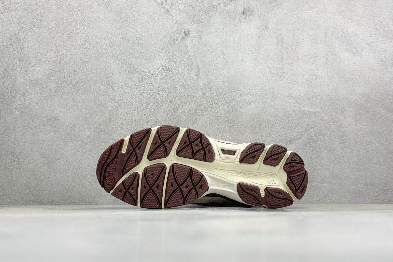Asics Gel-NYC 亚瑟士运动休闲透气专业跑鞋 鞋面采用反绒皮与网布拼接 透气舒适兼具休闲时尚 