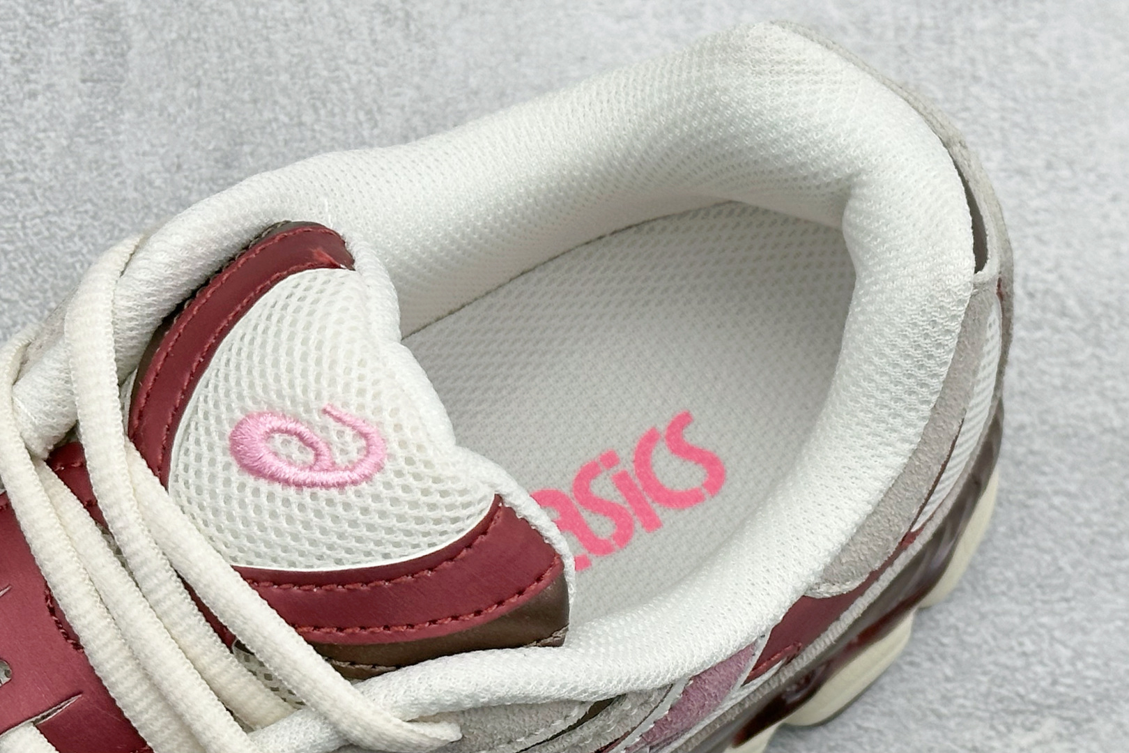 Asics Gel-NYC 亚瑟士运动休闲透气专业跑鞋 鞋面采用反绒皮与网布拼接 透气舒适兼具休闲时尚 