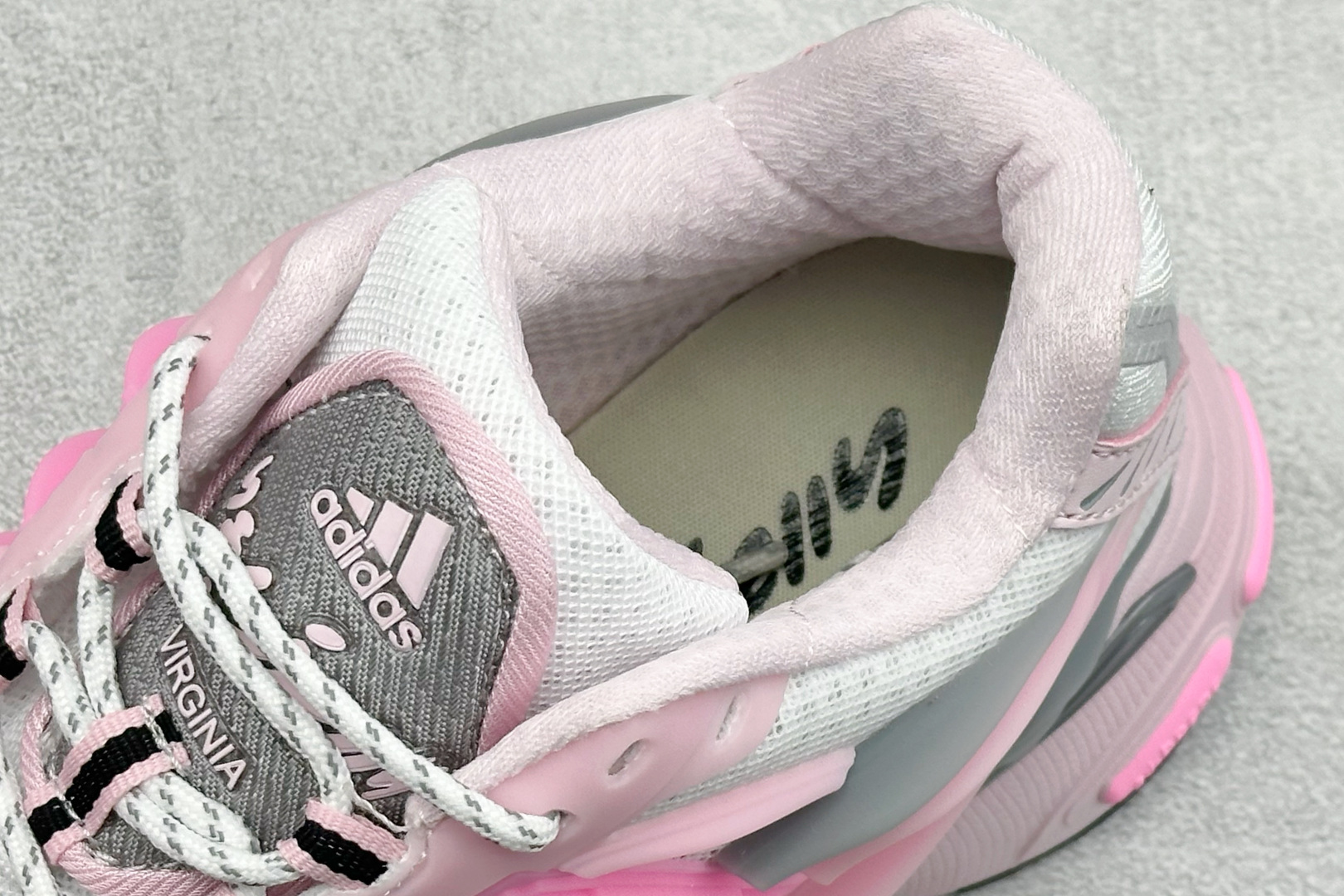 Adidas Originals Adistar Jellyfish 阿迪复古舒适防滑减震运动鞋货号：j