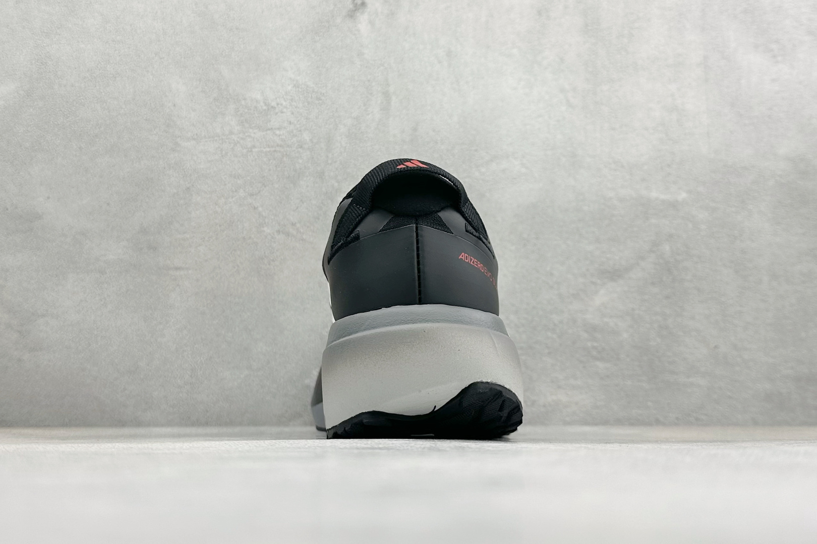 终端放店TY版AD ADIZERO EVO SL ATR 阿迪超轻透气缓震跑鞋以令人难以置信的138克重