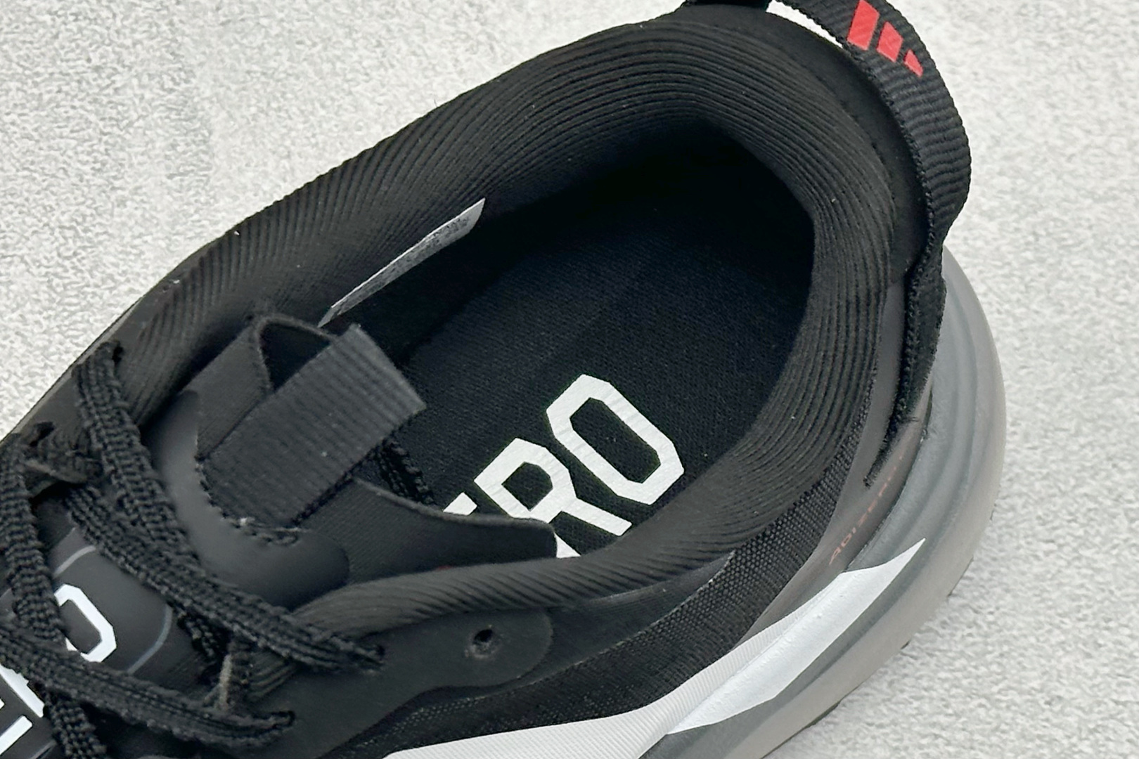 终端放店TY版AD ADIZERO EVO SL ATR 阿迪超轻透气缓震跑鞋以令人难以置信的138克重