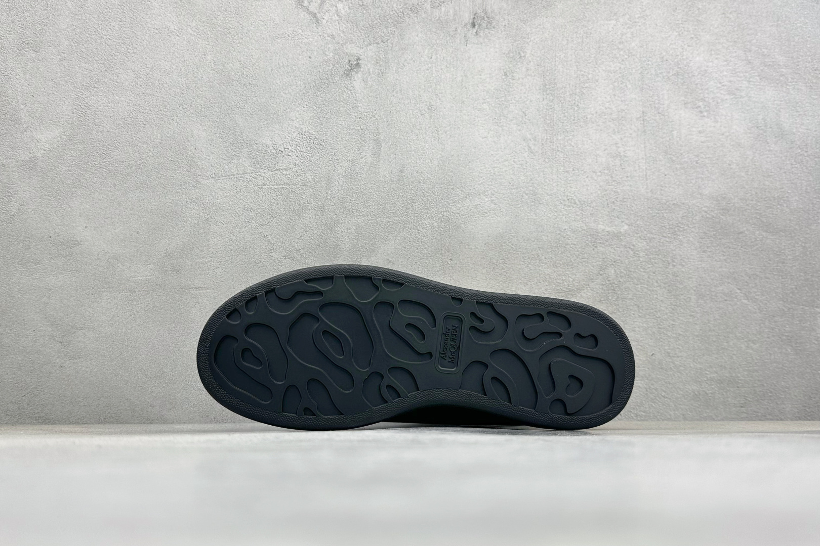 240 Alexander McQueen 亚历山大麦昆小白鞋