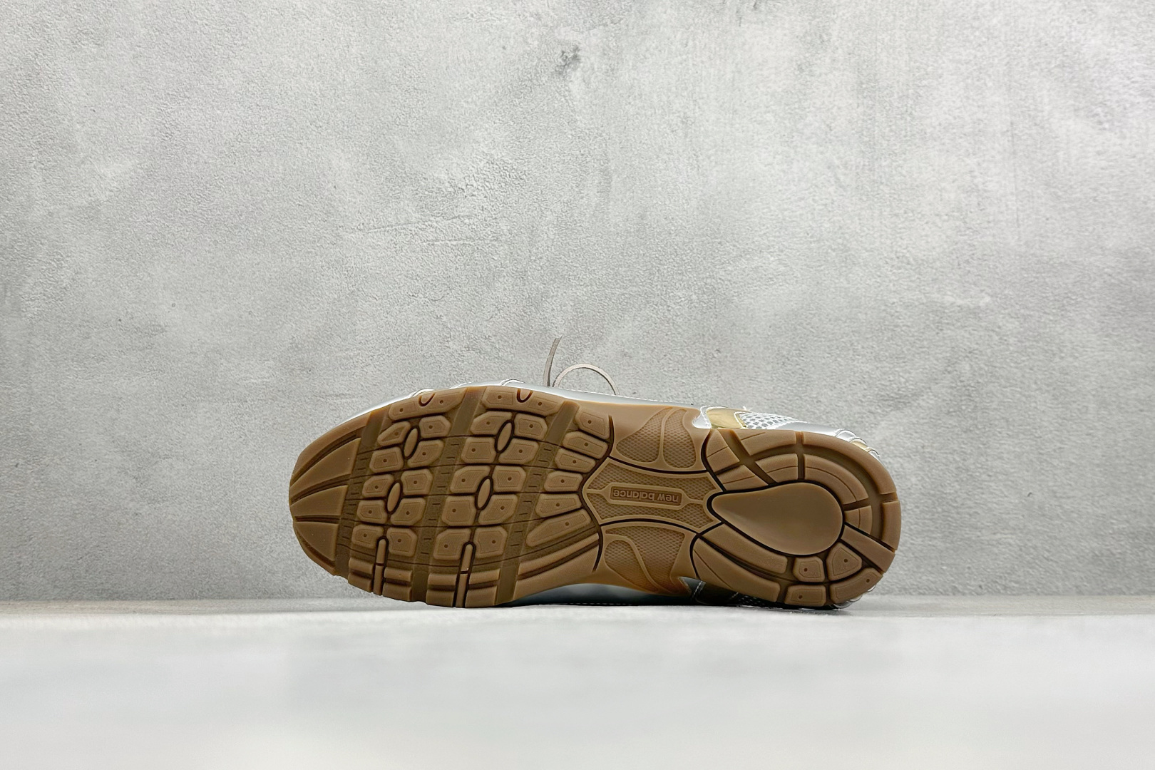 350 Miu Miu缪缪 x New Balance NB530 银色联名复古运动休闲阿甘德训鞋