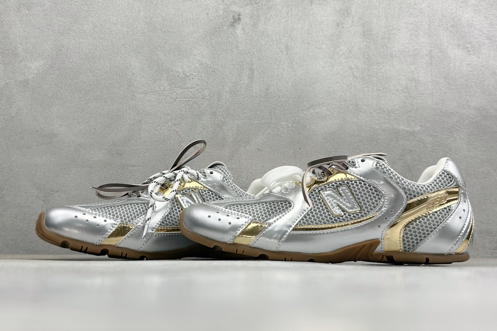 350 Miu Miu缪缪 x New Balance NB530 银色联名复古运动休闲阿甘德训鞋