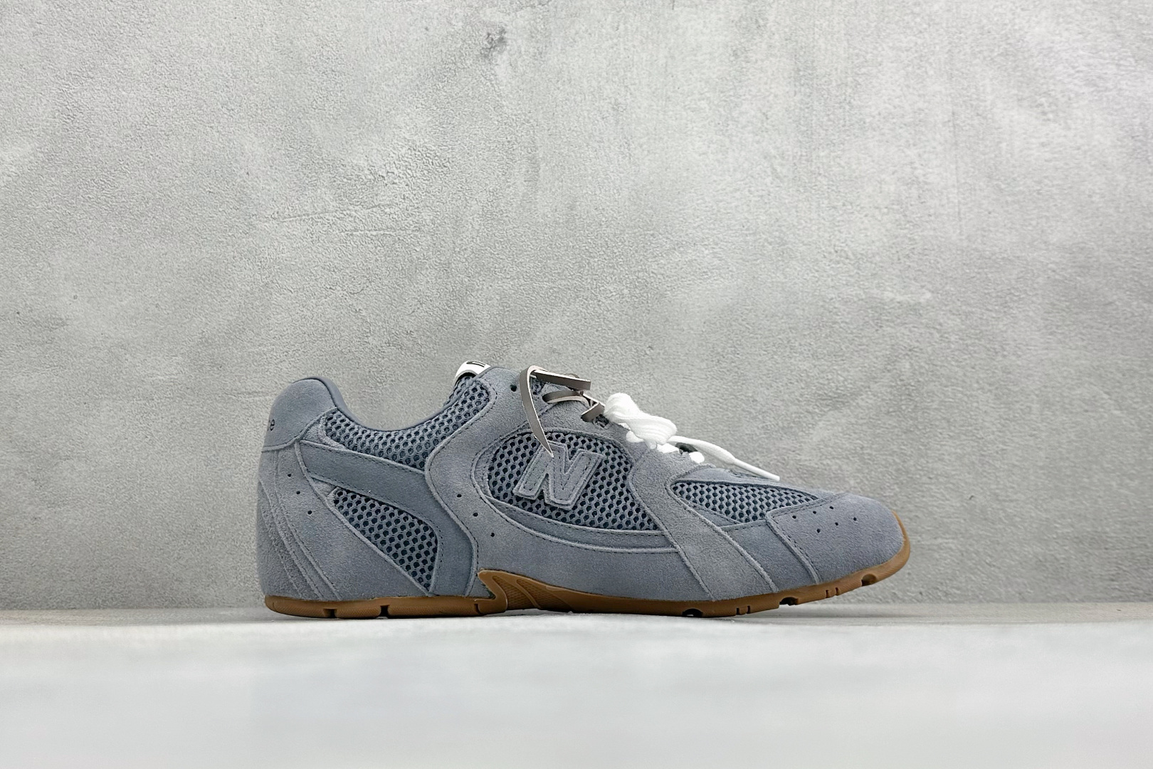 350 Miu Miu缪缪 x New Balance NB530 银色联名复古运动休闲阿甘德训鞋-Chinese UA Cheap High Quatity Brand Clothes Bags handbags Sneakers wholesale wholesaler seller from China Factory suppliers Fashion Clothing Shoes best Quality Beautiful Price 350 Miu Miu缪缪 x New Balance NB530 银色联名复古运动休闲阿甘德训鞋