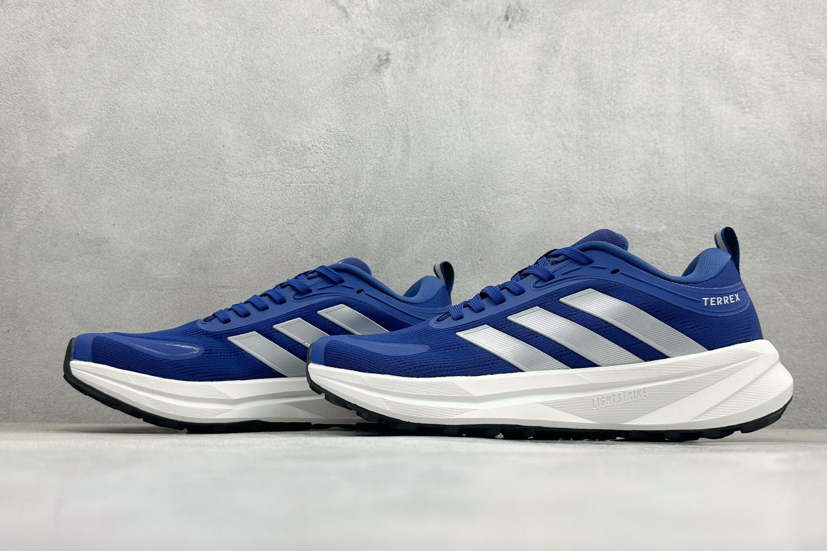 200 AD TERREX AGRAVIC LT 舒适耐用跑步鞋运动休闲跑鞋 D26884-Chinese UA Cheap High Quatity Brand Clothes Bags handbags Sneakers wholesale wholesaler seller from China Factory suppliers Fashion Clothing Shoes best Quality Beautiful Price 200 AD TERREX AGRAVIC LT 舒适耐用跑步鞋运动休闲跑鞋 D26884