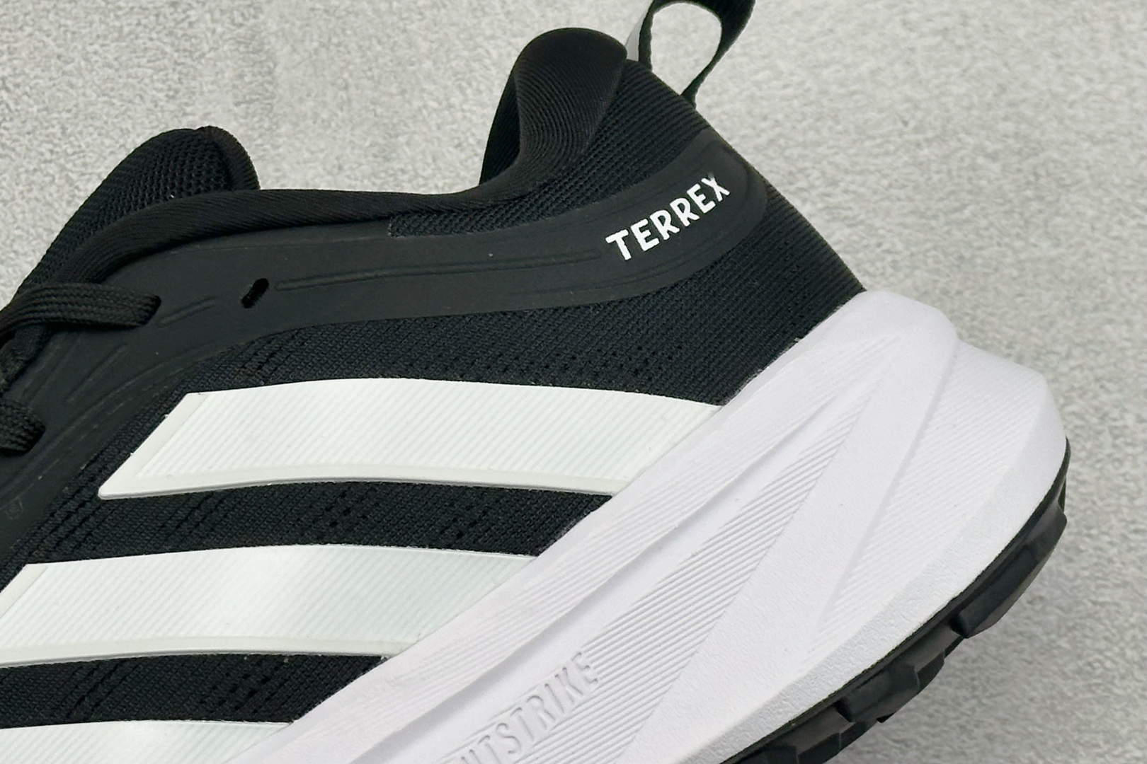 200 AD TERREX AGRAVIC LT 舒适耐用跑步鞋运动休闲跑鞋 D26881-Chinese UA Cheap High Quatity Brand Clothes Bags handbags Sneakers wholesale wholesaler seller from China Factory suppliers Fashion Clothing Shoes best Quality Beautiful Price 200 AD TERREX AGRAVIC LT 舒适耐用跑步鞋运动休闲跑鞋 D26881