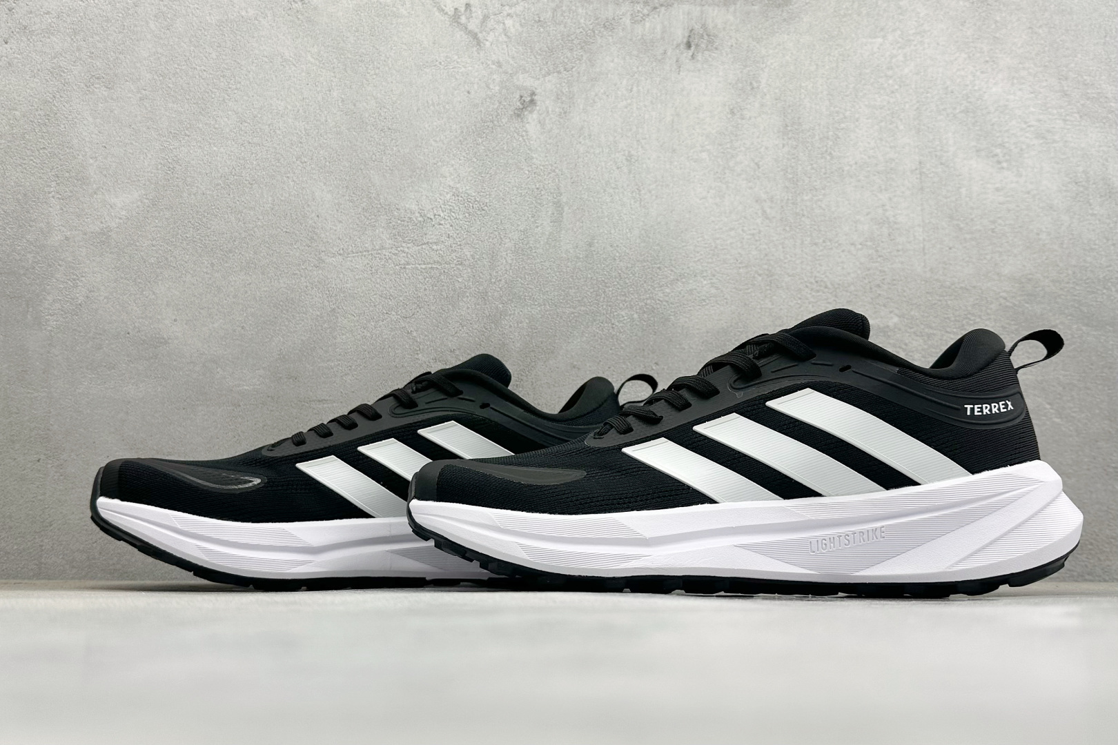 200 AD TERREX AGRAVIC LT 舒适耐用跑步鞋运动休闲跑鞋 D26881-Chinese UA Cheap High Quatity Brand Clothes Bags handbags Sneakers wholesale wholesaler seller from China Factory suppliers Fashion Clothing Shoes best Quality Beautiful Price 200 AD TERREX AGRAVIC LT 舒适耐用跑步鞋运动休闲跑鞋 D26881