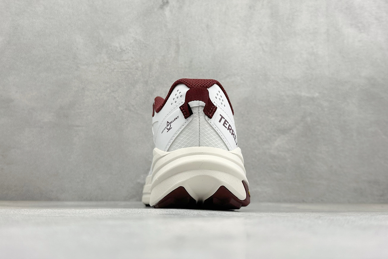 190 Adidas TERREX FREEHIKER LT 硬核的薄底徒步鞋 KK1883