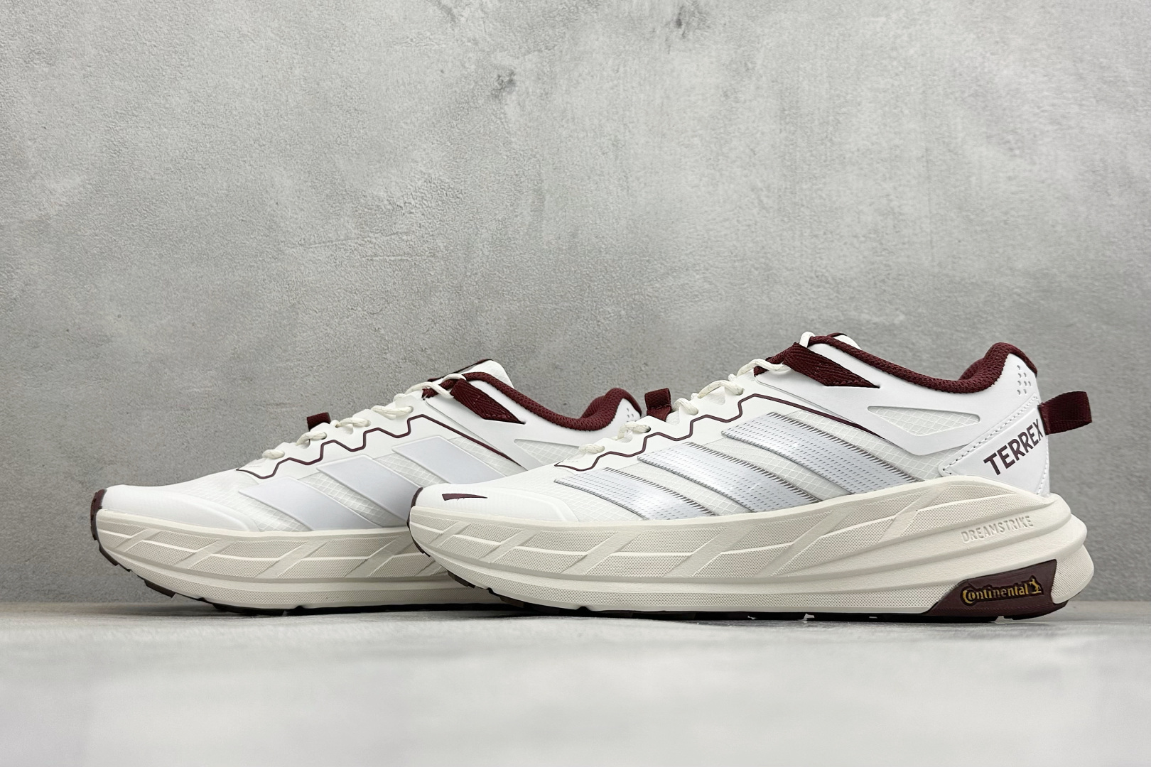 190 Adidas TERREX FREEHIKER LT 硬核的薄底徒步鞋 KK1883