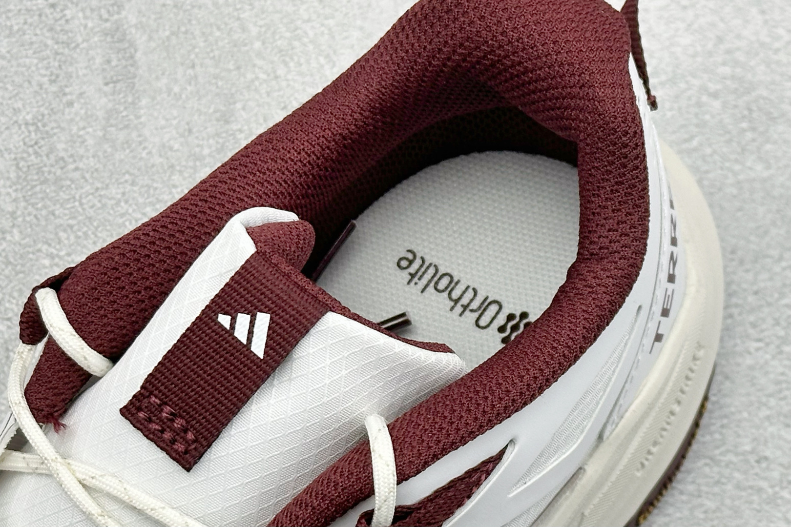 190 Adidas TERREX FREEHIKER LT 硬核的薄底徒步鞋 KK1883