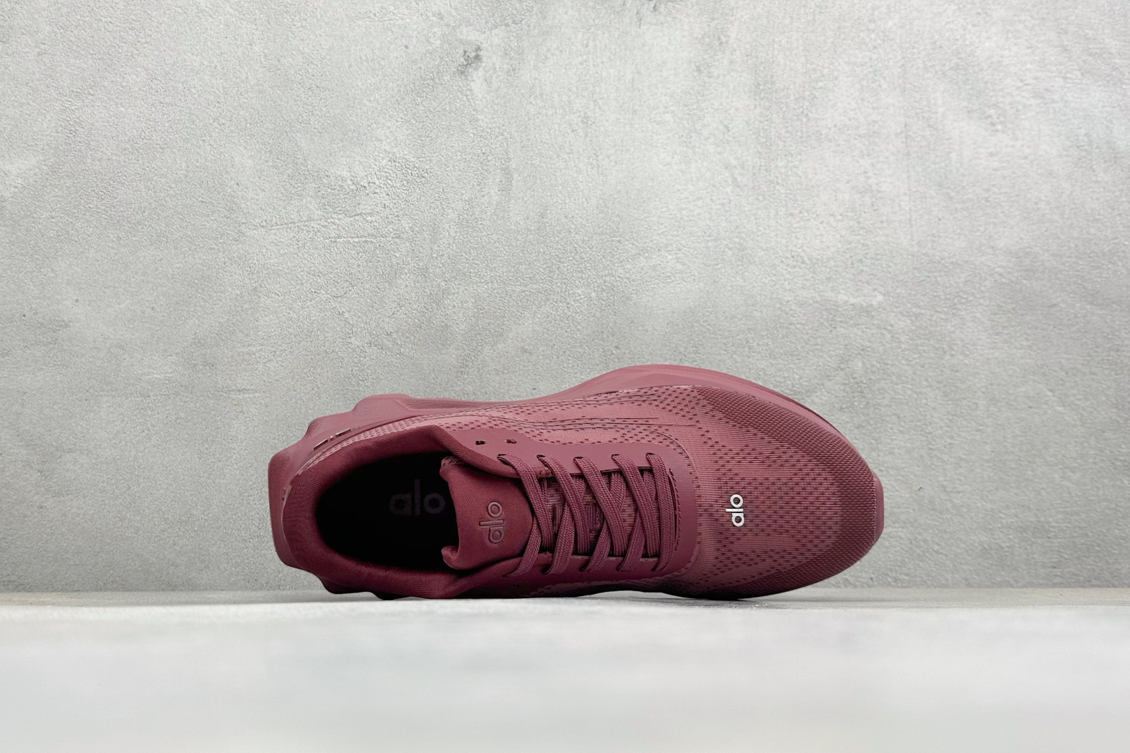 180 alo yoga Alo Runner 舒适百搭防滑透气 低帮跑步鞋 A0590U