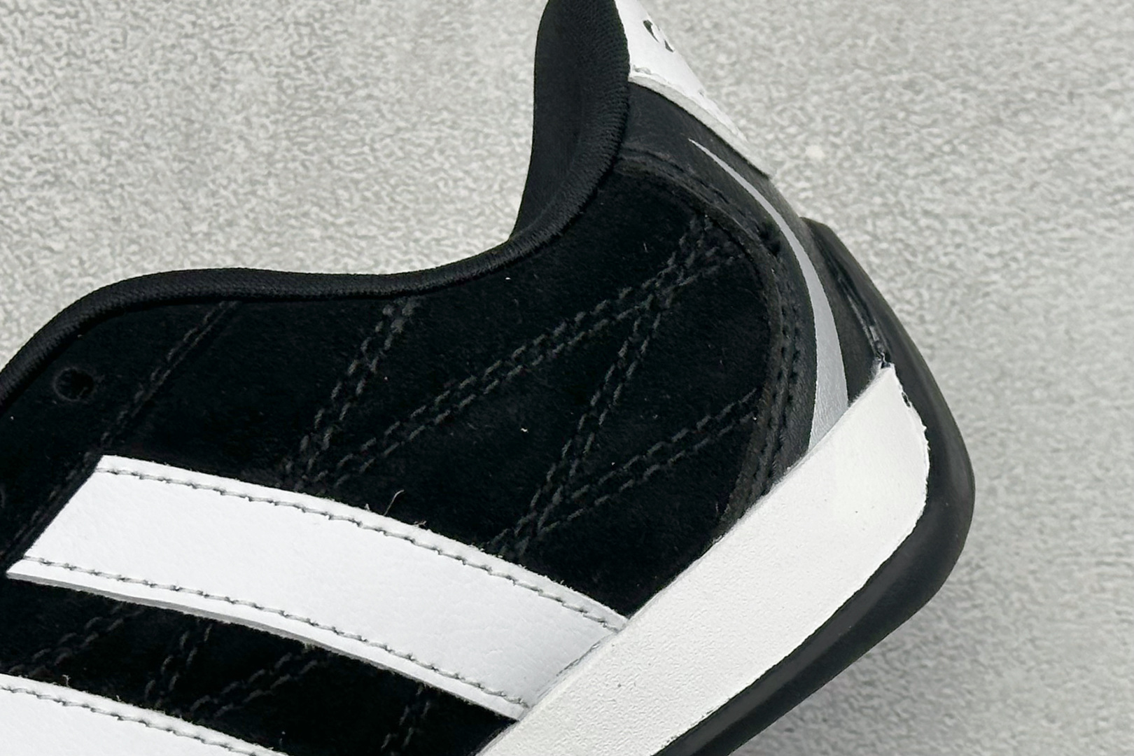 160 Adidas Originals Adiracer 2026 阿迪流运动防滑低帮休闲跑步鞋 KI1466-Chinese UA Cheap High Quatity Brand Clothes Bags handbags Sneakers wholesale wholesaler seller from China Factory suppliers Fashion Clothing Shoes best Quality Beautiful Price 160 Adidas Originals Adiracer 2026 阿迪流运动防滑低帮休闲跑步鞋 KI1466